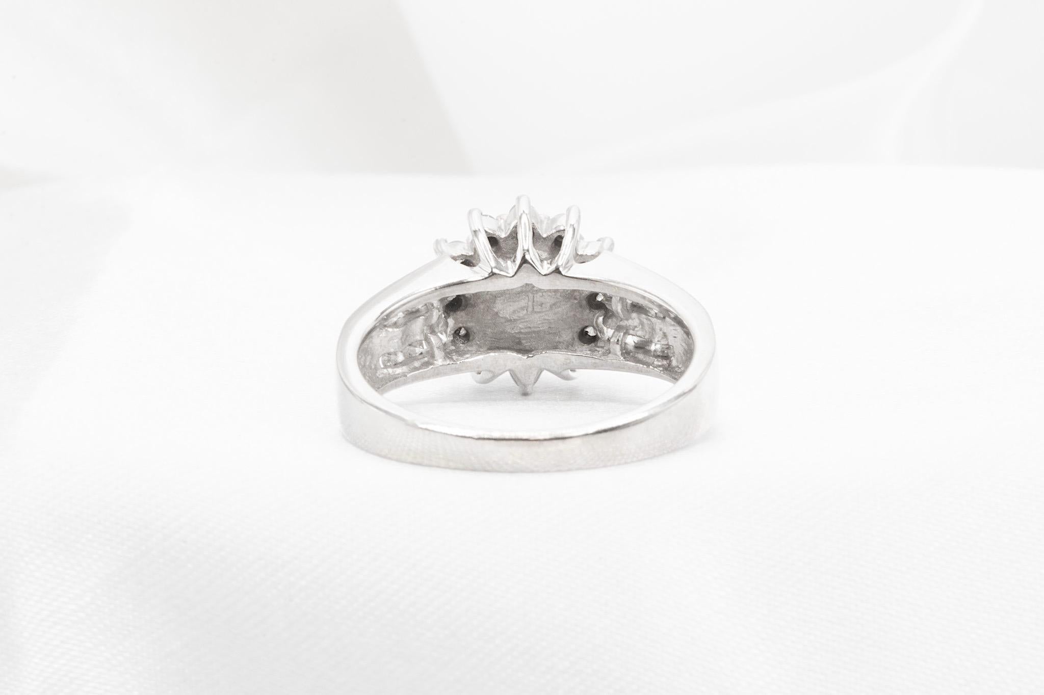 Anello vintage in oro bianco 14k con perle nere dei mari del sud di Tahiti e diamanti In condizioni buone in vendita a Houston, TX