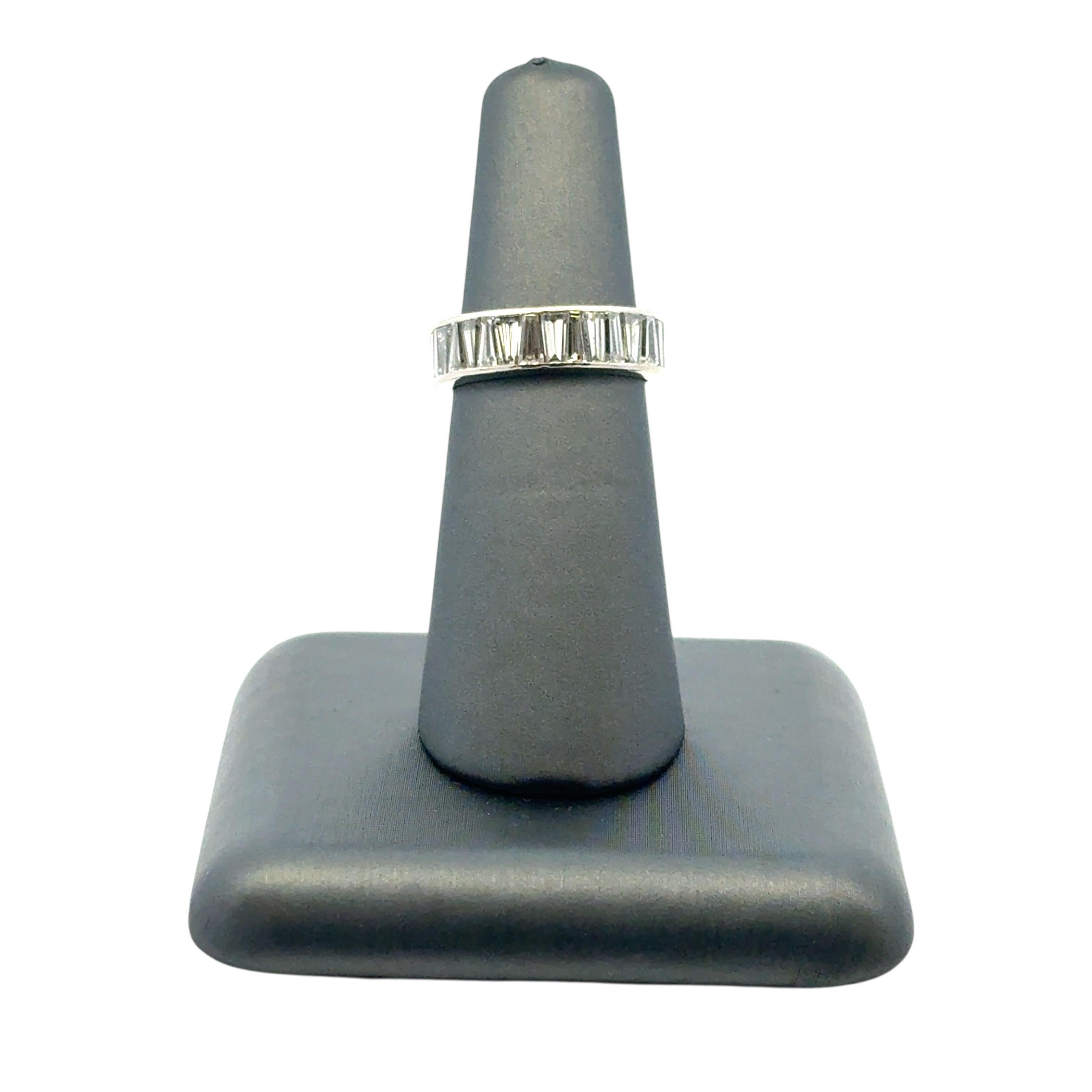 Anello di eternità trapezoidale con diamante baguette in oro bianco 14k vintage

Questo splendido anello eternità con diamante Baguette è in ottime condizioni ed è pronto per essere spedito!

Stile: Anello Eternity
Materiale: oro bianco 14k
Dettagli