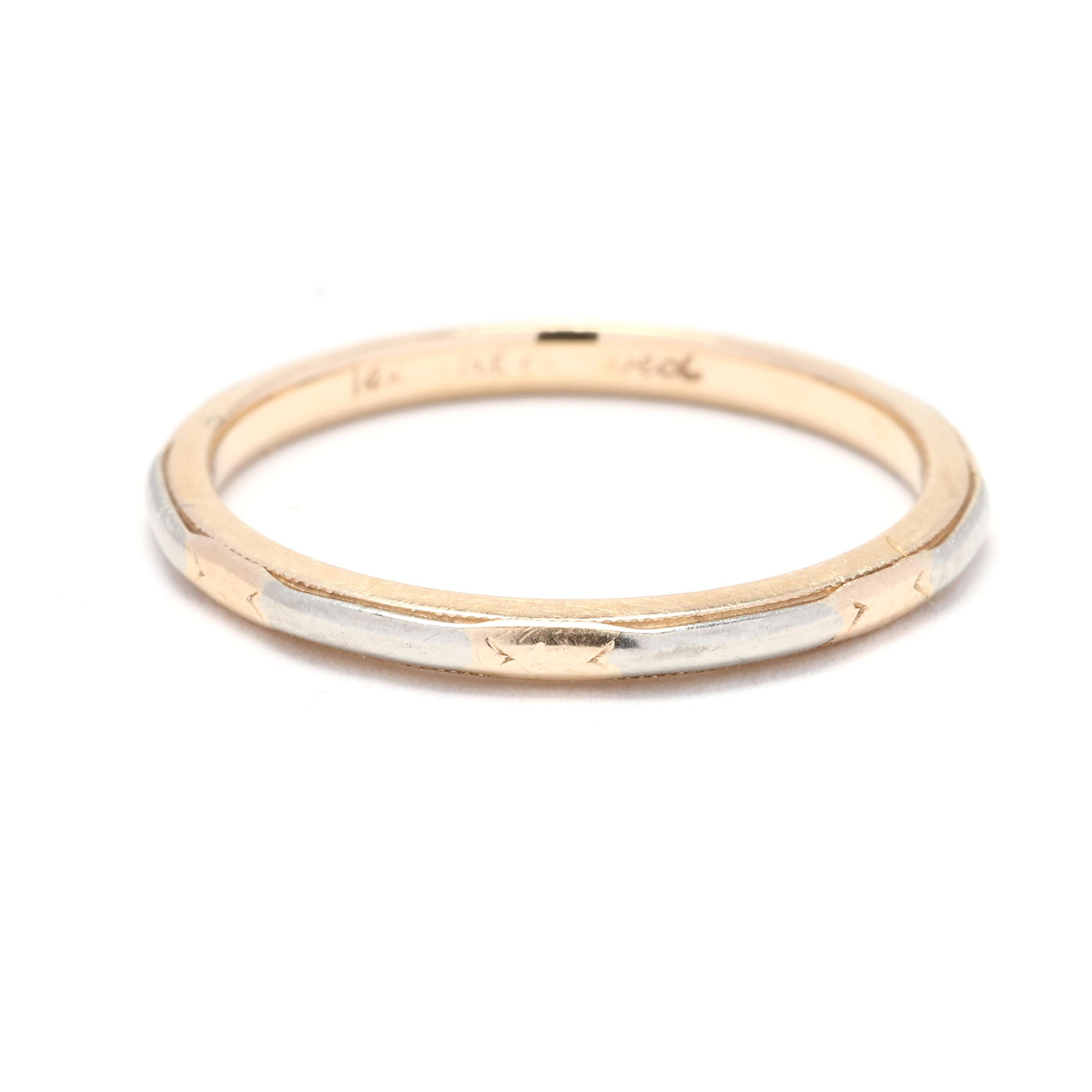 Dieser Ring aus 14k Gelb- und Weißgold ist ein wunderschönes und vielseitiges Schmuckstück. Der Ring ist aus hochwertigem 14-karätigem Gelb- und Weißgold gefertigt, das für Langlebigkeit und einen schönen Glanz sorgt. Das Band hat ein einzigartiges,