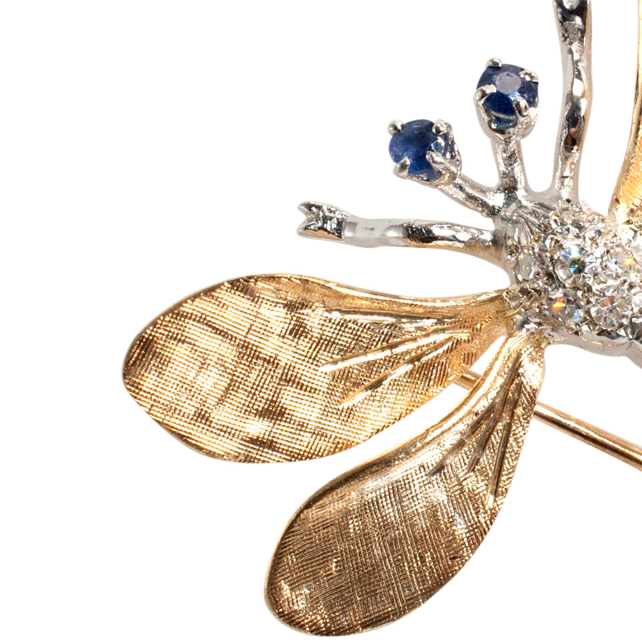 Taille ronde Broche libellule vintage en or jaune et blanc 14K avec saphirs et diamants en vente