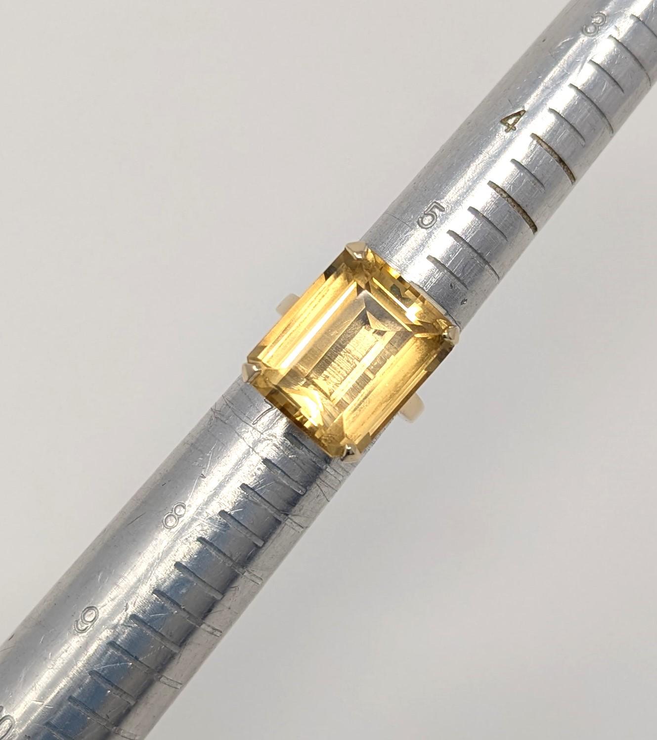 Anillo vintage de citrino amarillo de 14 quilates firmado S.B. Oro amarillo macizo talla esmeralda grande en Bueno Estado en Greer, SC