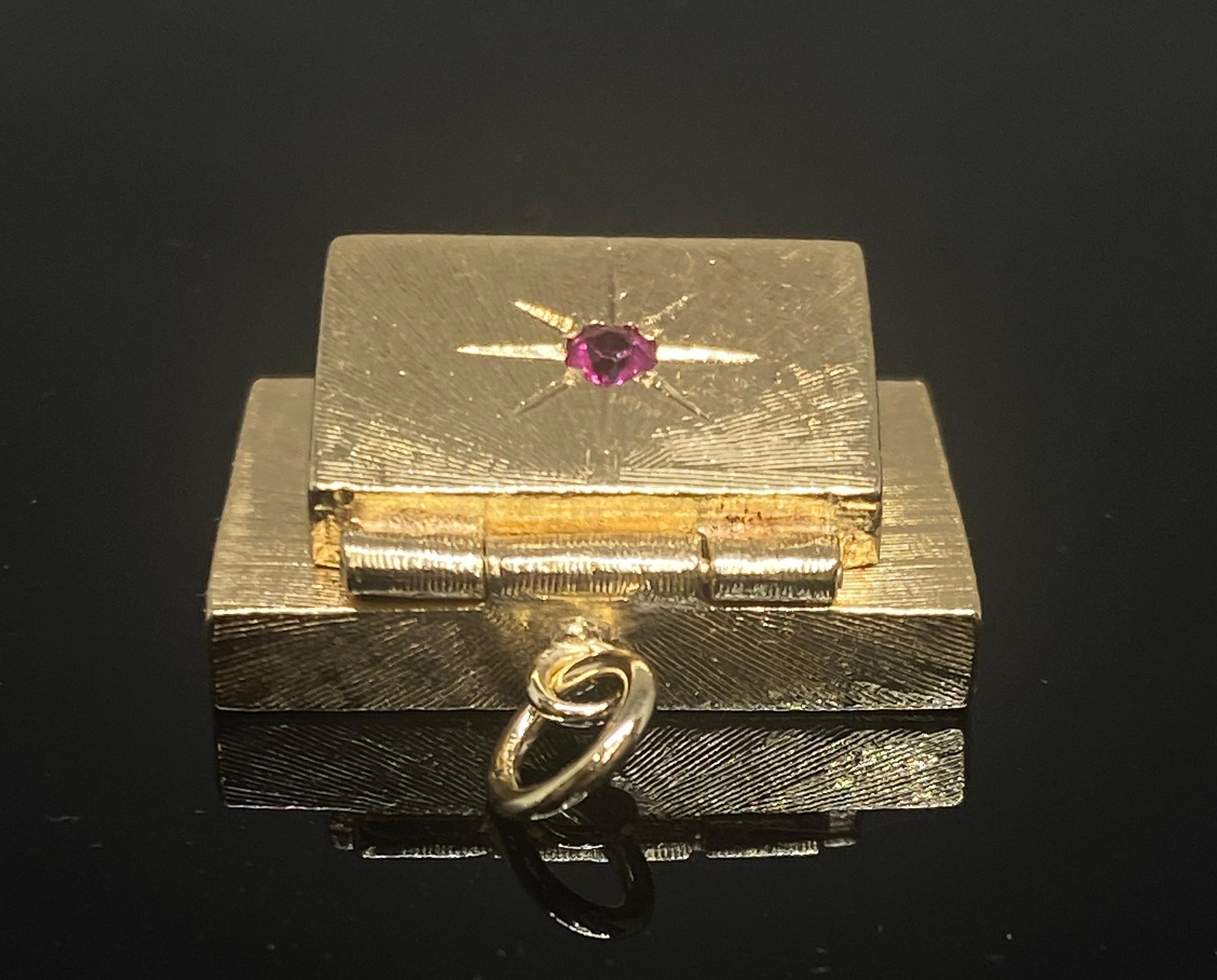 Vintage 14k Yellow Engagement Ring Box Bracelet Pendant Charm For Sale 3