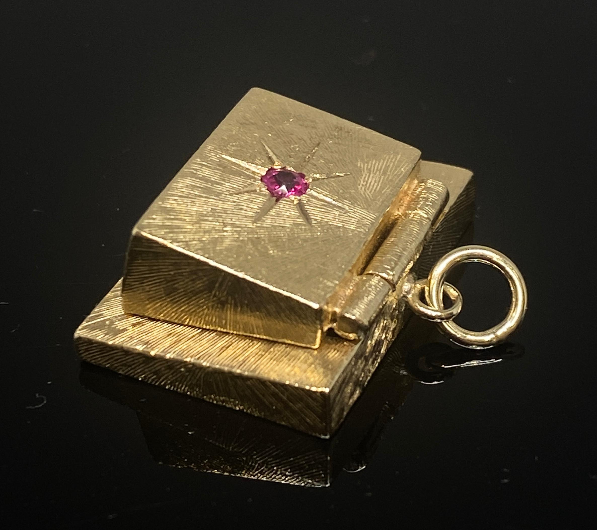 Vintage 14k Yellow Engagement Ring Box Bracelet Pendant Charm For Sale 4