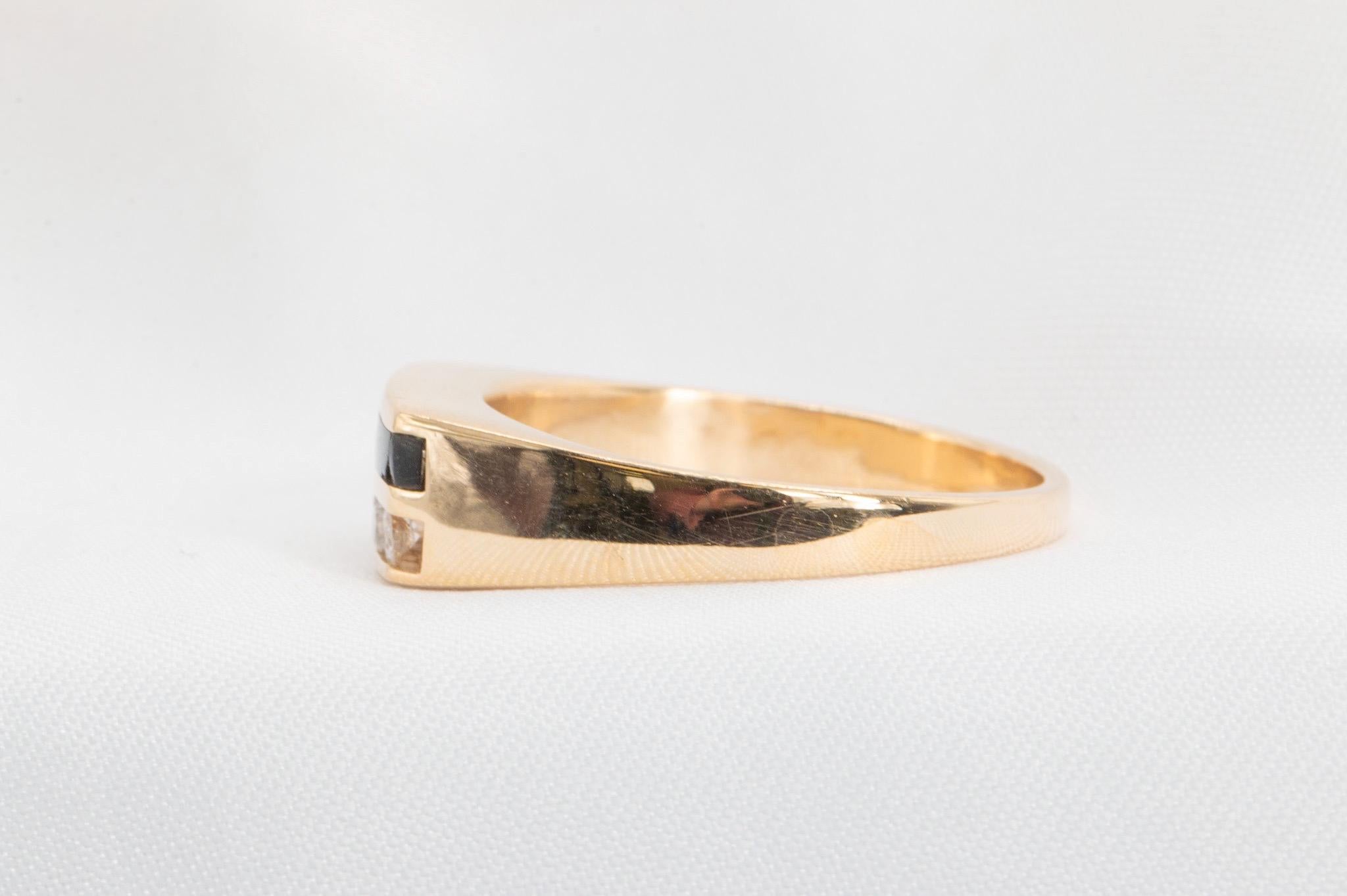 Retro Vintage 14K Yellow Gold 0.25CT Diamond and Onyx Ring For Sale