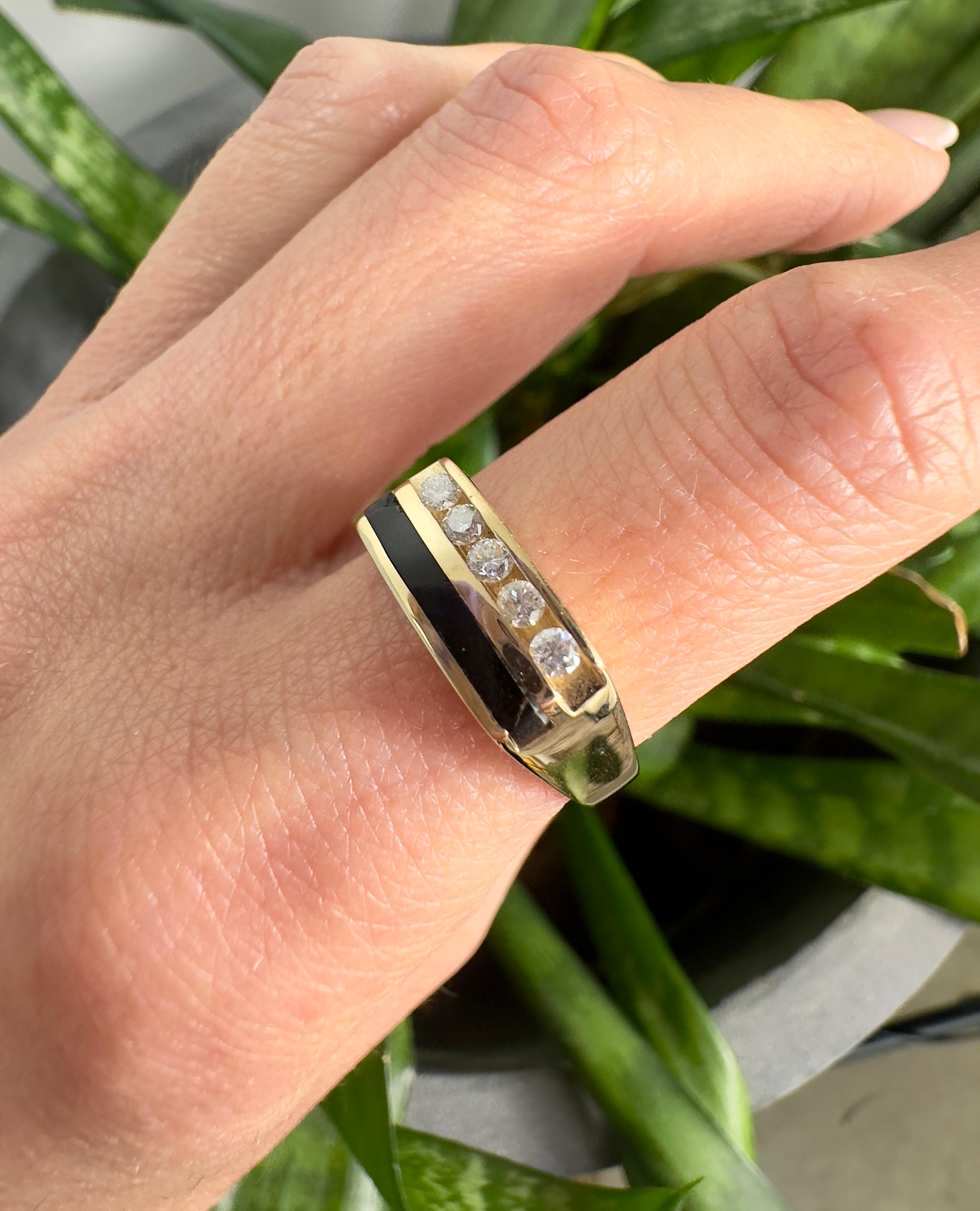 Vintage 14K Yellow Gold 0.25CT Diamond and Onyx Ring In Good Condition For Sale In Houston, TX