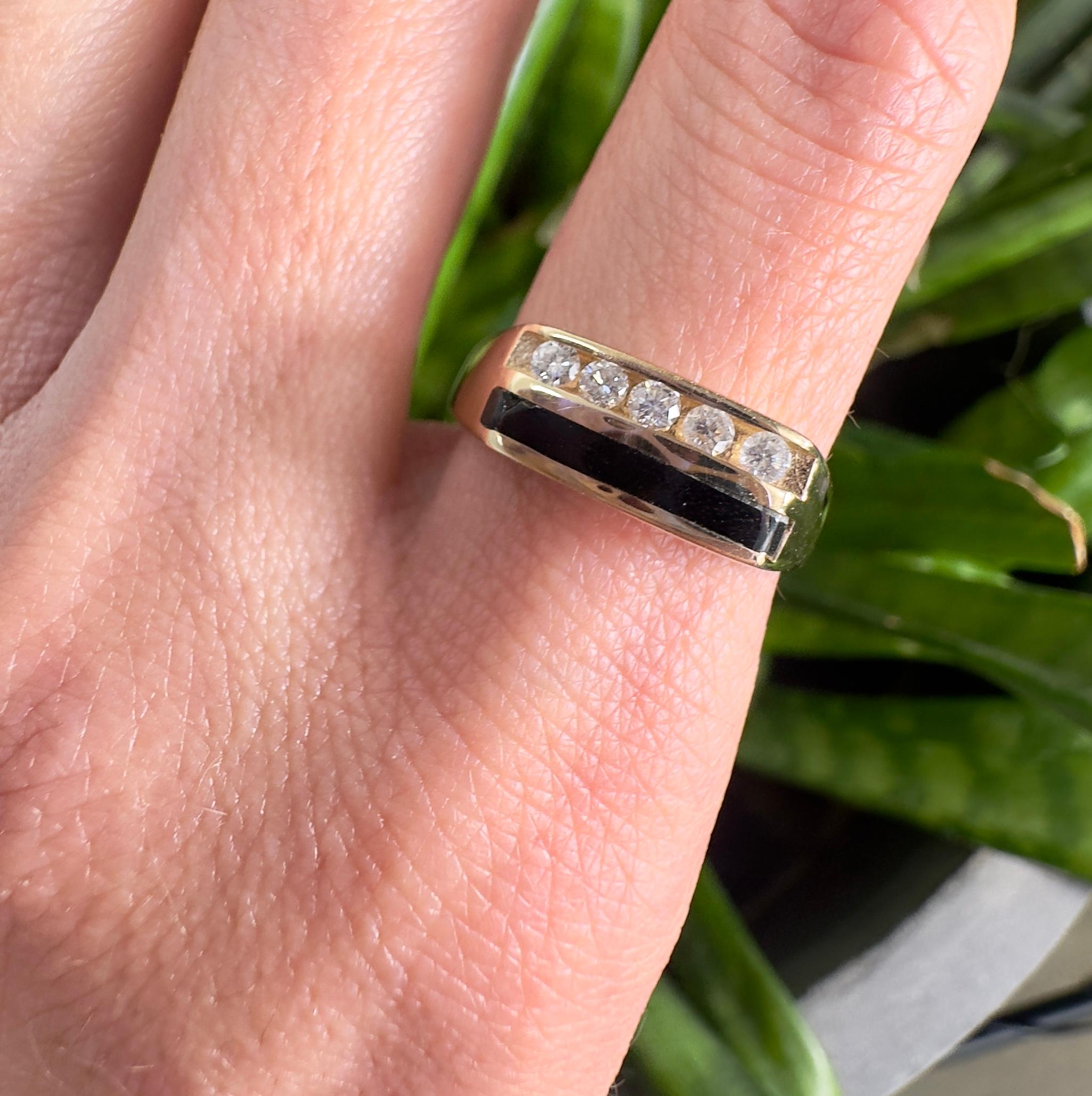 Women's or Men's Vintage 14K Yellow Gold 0.25CT Diamond and Onyx Ring For Sale