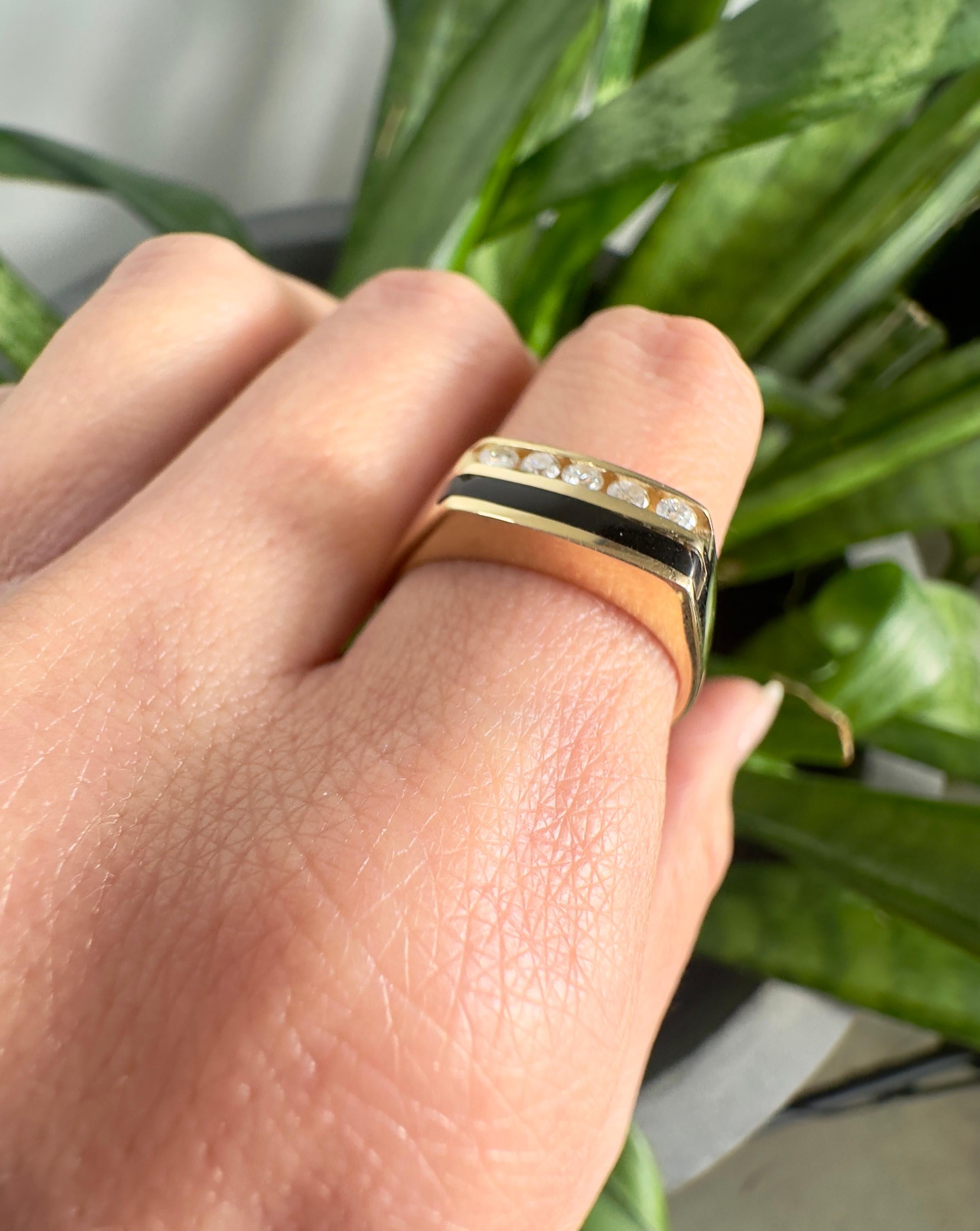 Vintage 14K Yellow Gold 0.25CT Diamond and Onyx Ring For Sale 1