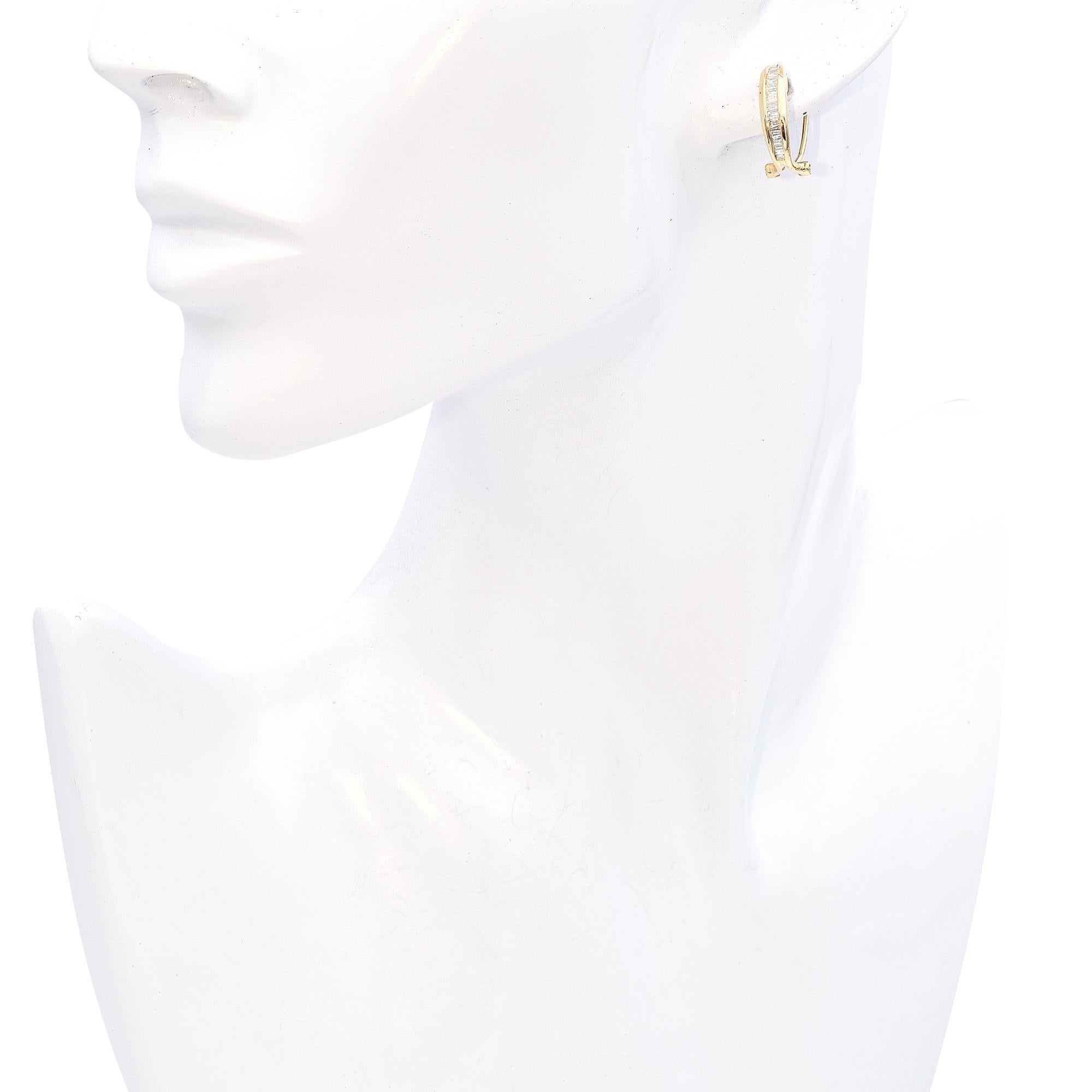 Pendientes vintage de oro amarillo de 14 quilates con diamantes de 0,50 qt Semiaro y reverso omega Moderno en venta