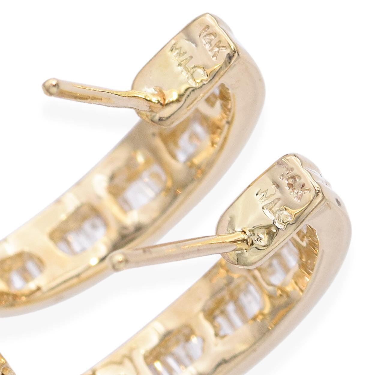 Pendientes vintage de oro amarillo de 14 quilates con diamantes de 0,50 qt Semiaro y reverso omega Corte baguette en venta