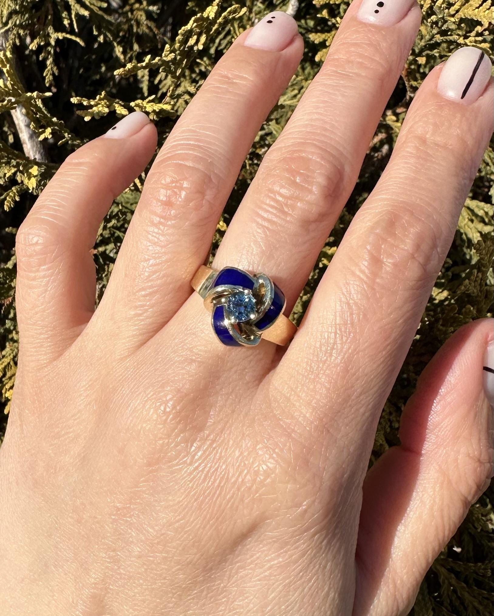 Bague nœud infini vintage en or jaune 14 carats avec aigue-marine 0,56 carat et émail bleu Pour femmes en vente