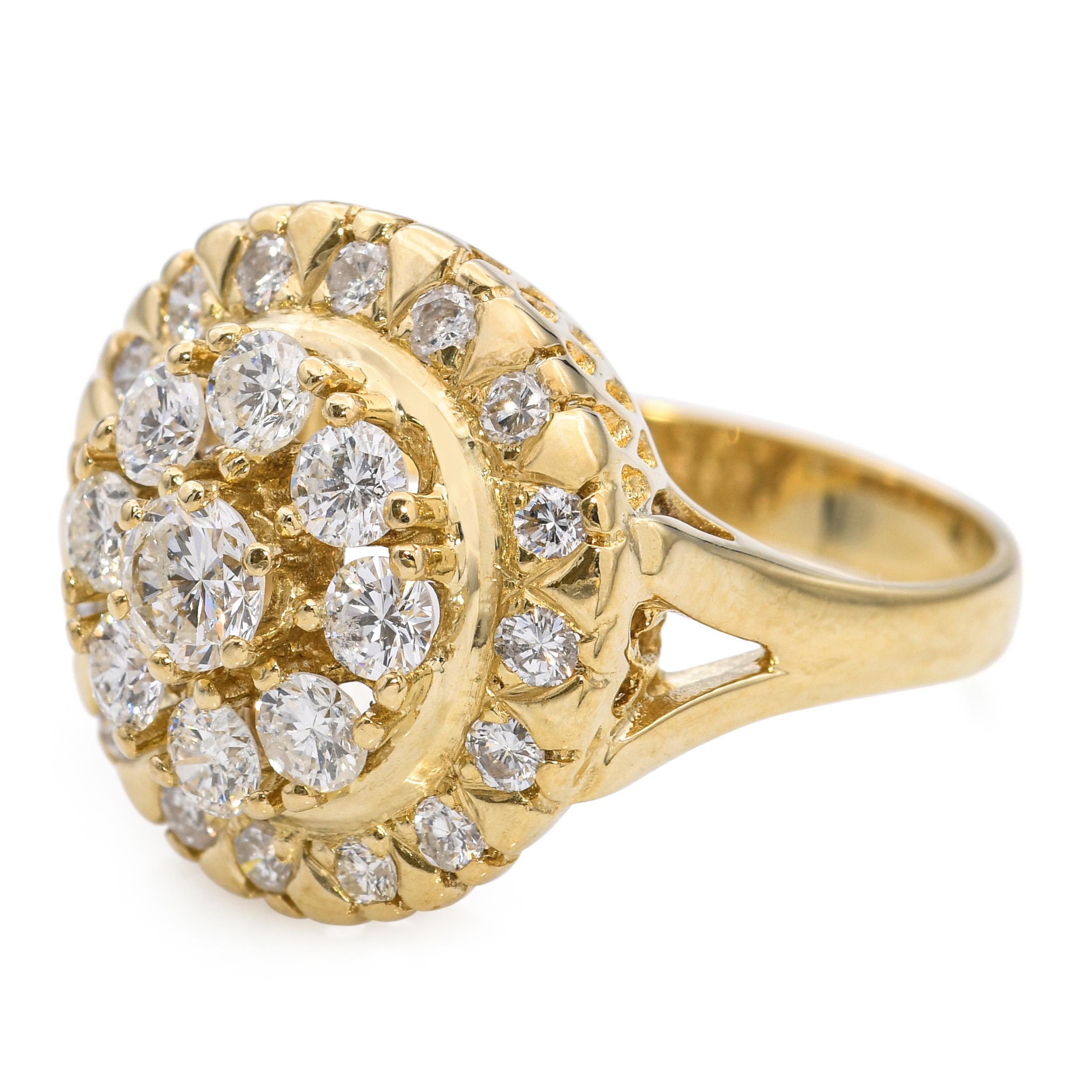 Vintage 14k Yellow Gold 0.98tcw Diamond Cluster Ring Bon état - En vente à New York, NY