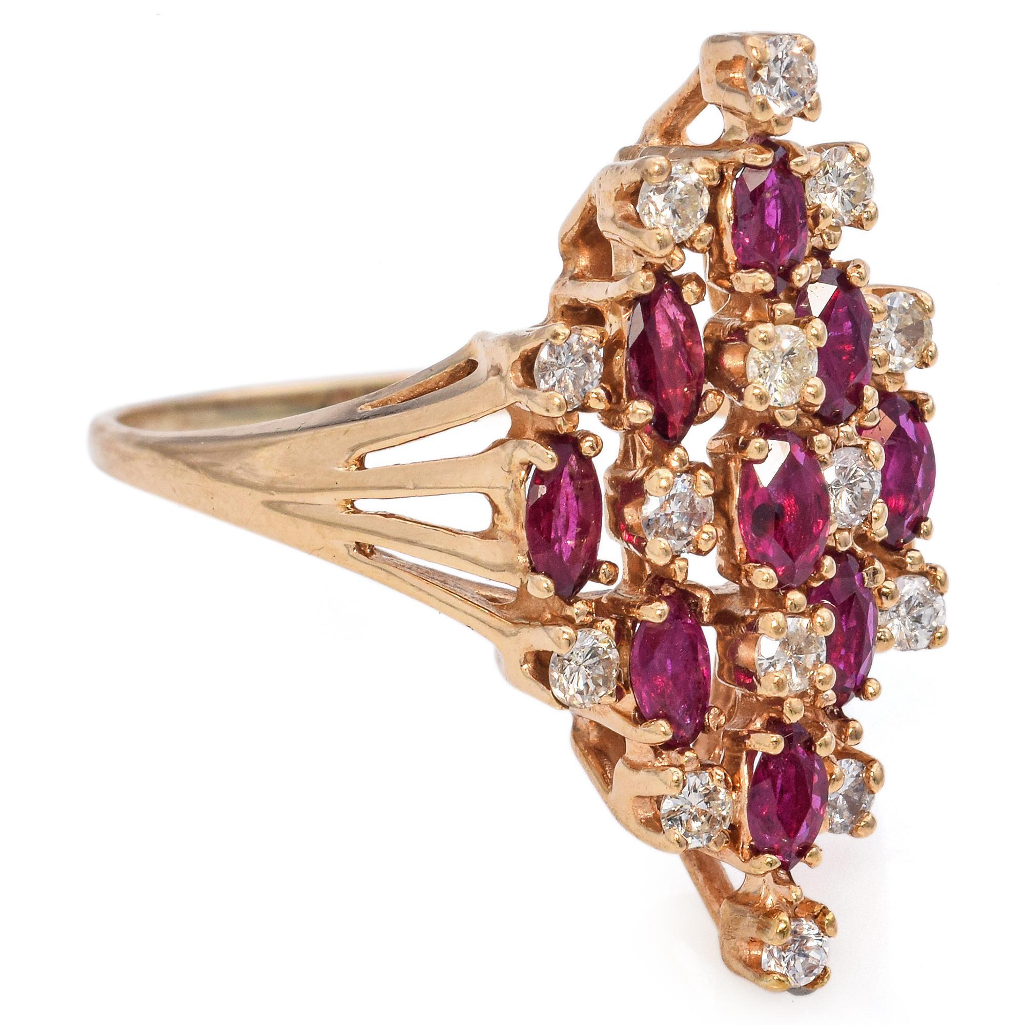 Anillo vintage de oro amarillo de 14 quilates con 1,0 TCW de rubíes y diamantes en Bueno estado para la venta en New York, NY