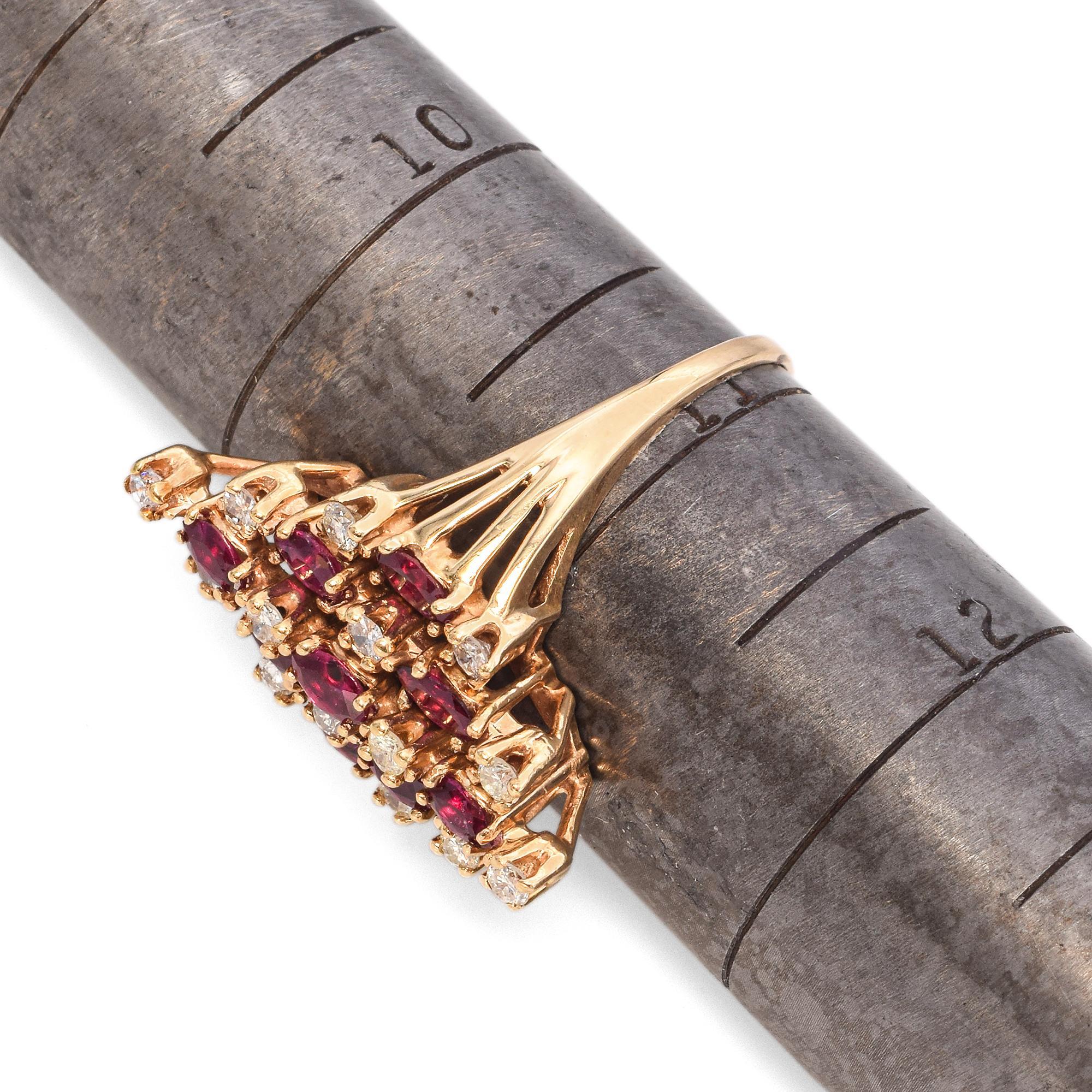 Anillo vintage de oro amarillo de 14 quilates con 1,0 TCW de rubíes y diamantes en venta 2
