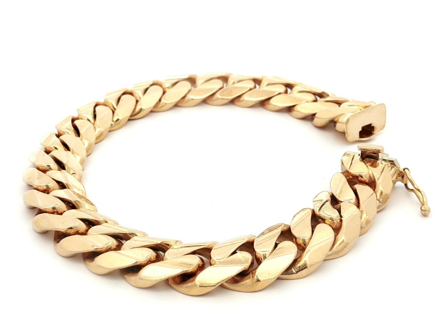 Donna Bracciale d'epoca in oro giallo 14k con maglie cubane larghe 10,2 mm e chiusura a pressione in vendita