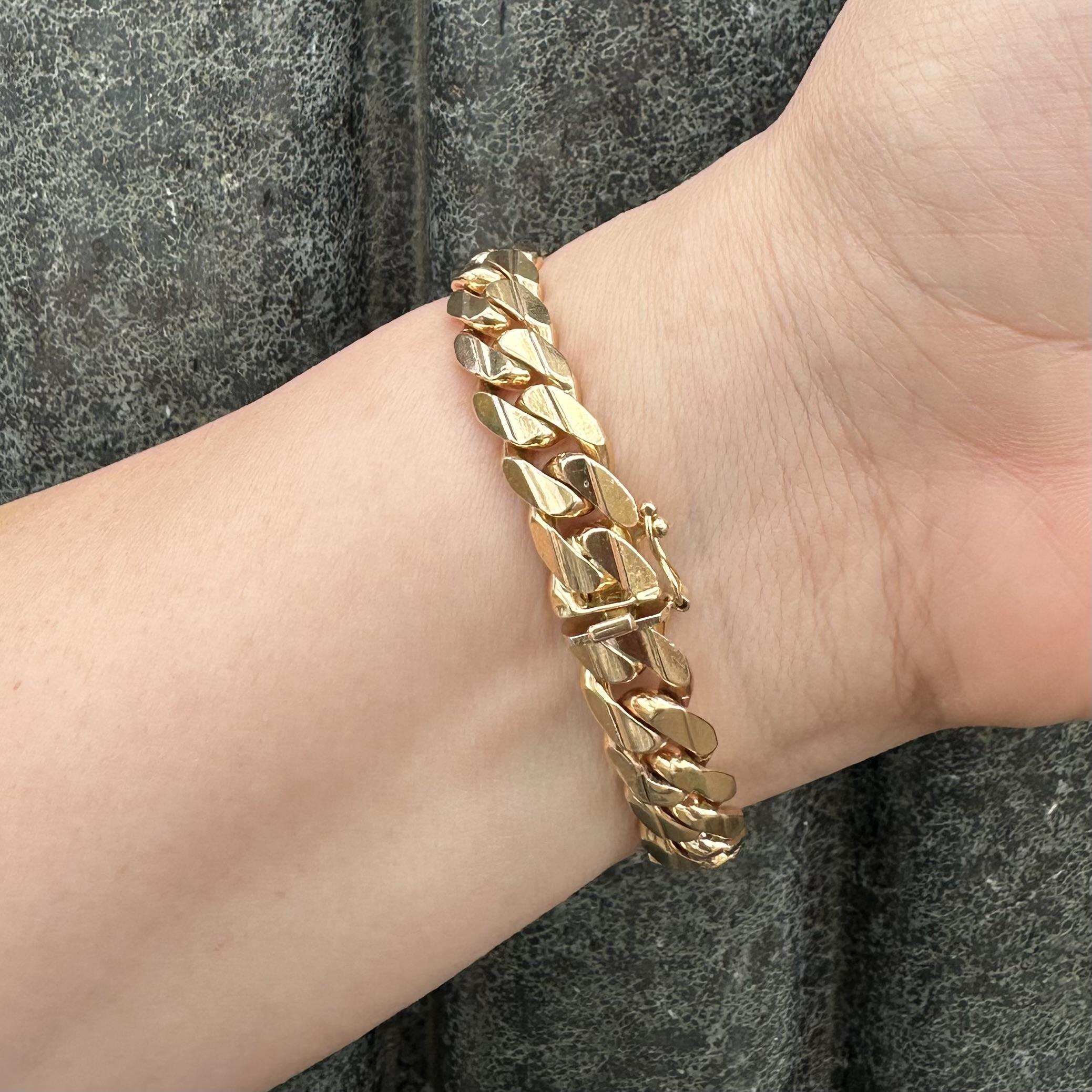 Bracciale d'epoca in oro giallo 14k con maglie cubane larghe 10,2 mm e chiusura a pressione in vendita 5