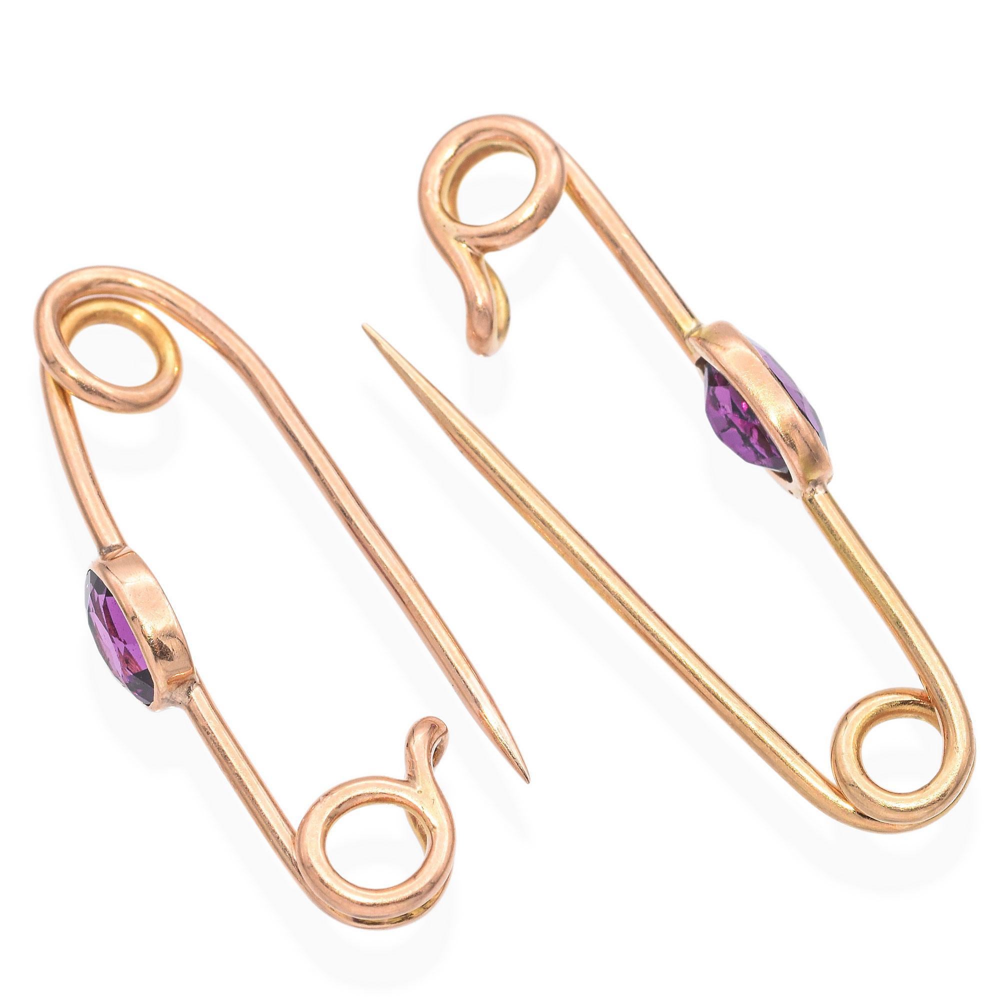 Women's Vintage 14K Yellow Gold 1.10 TCW Rhodolite Garnet Safety Pins Pair For Sale