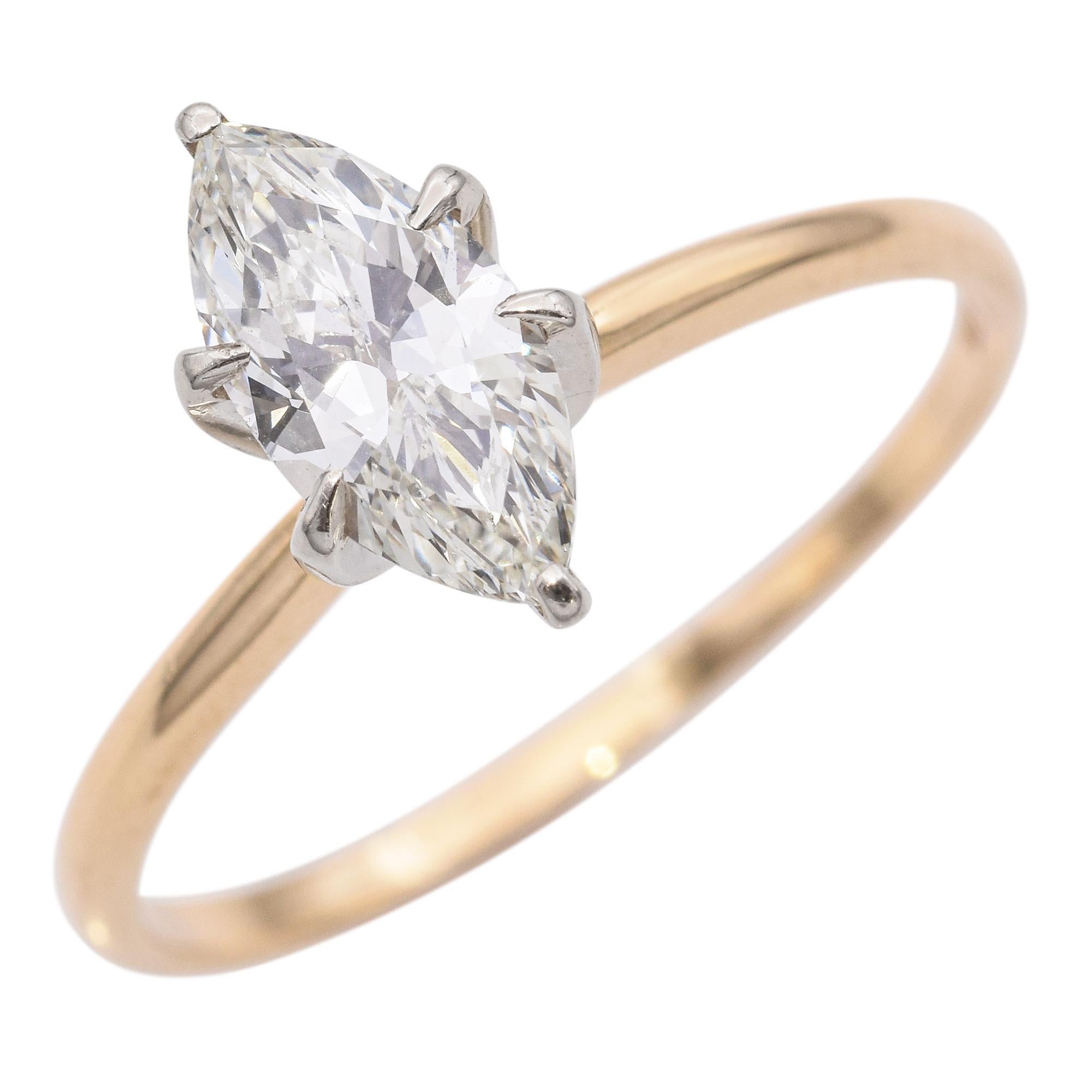 Dieser Solitärring im Vintage-Stil ist mit einem schillernden 1,25-karätigen Diamanten in klassischem 14-karätigem Gelbgold besetzt. Das zeitlose Design unterstreicht die Brillanz und Schönheit des Steins mit einer schlichten, eleganten Fassung. Die
