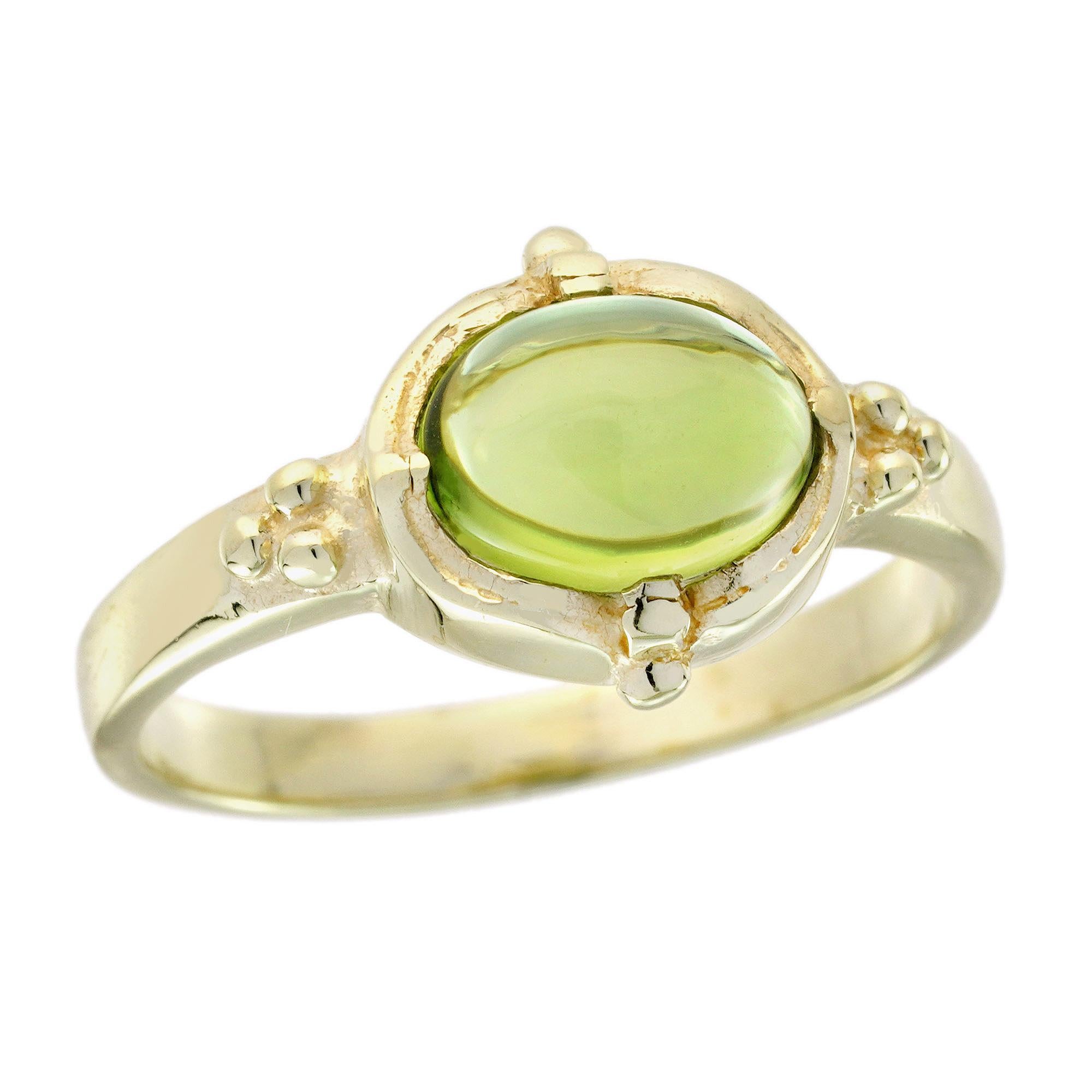 Vintage 14K Yellow Gold 1.30ct Oval Cabochon Peridot Ring, Thailand For Sale