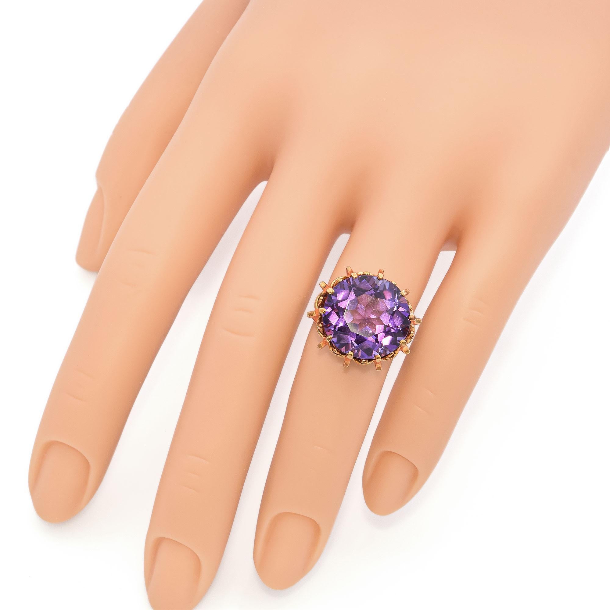 Retro Vintage 14K Yellow Gold 15 Ct. Amethyst Cocktail Ring For Sale