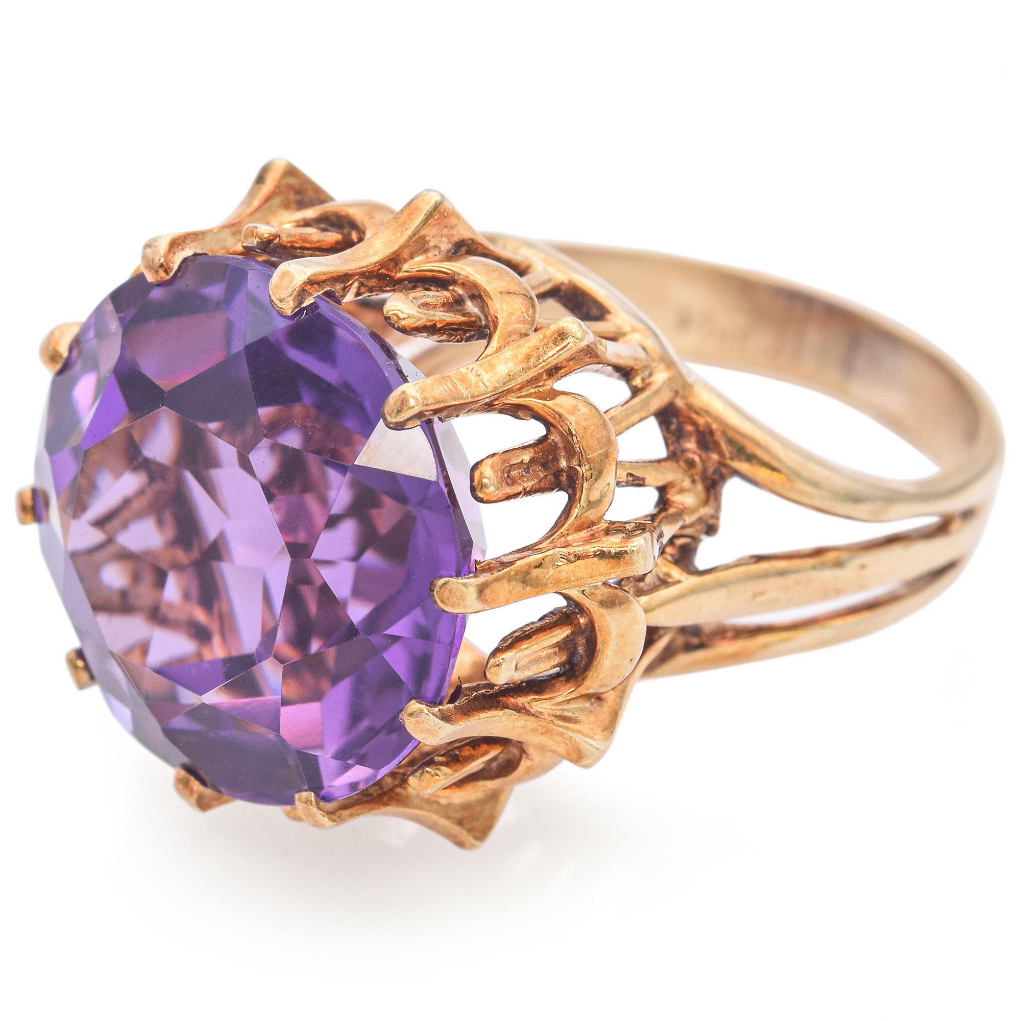 Oval Cut Vintage 14K Yellow Gold 15 Ct. Amethyst Cocktail Ring For Sale
