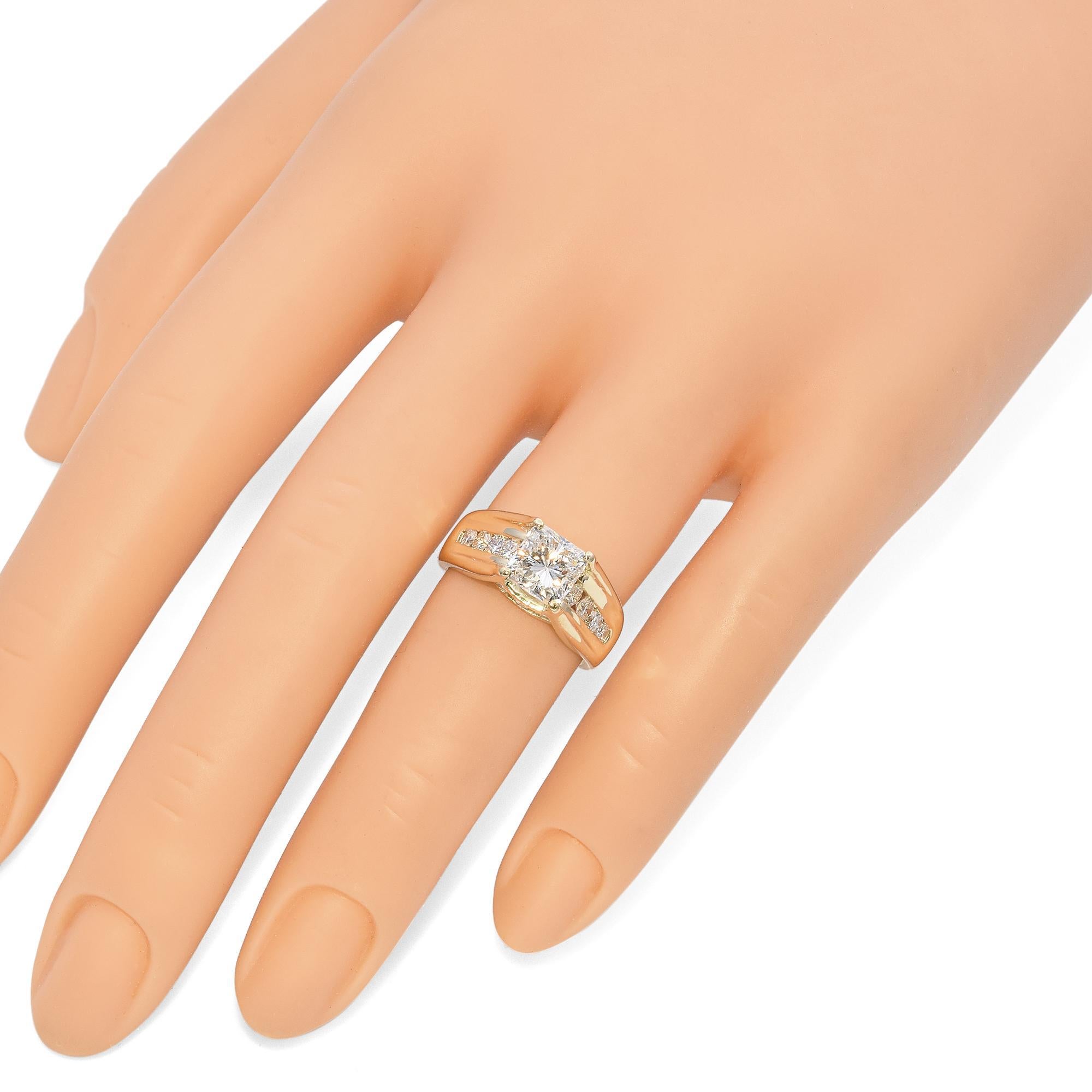 Statement-Ring, 14 Karat Gelbgold 1,58 Karat Prinzessin und Diamant im Rundschliff (Carréschliff) im Angebot