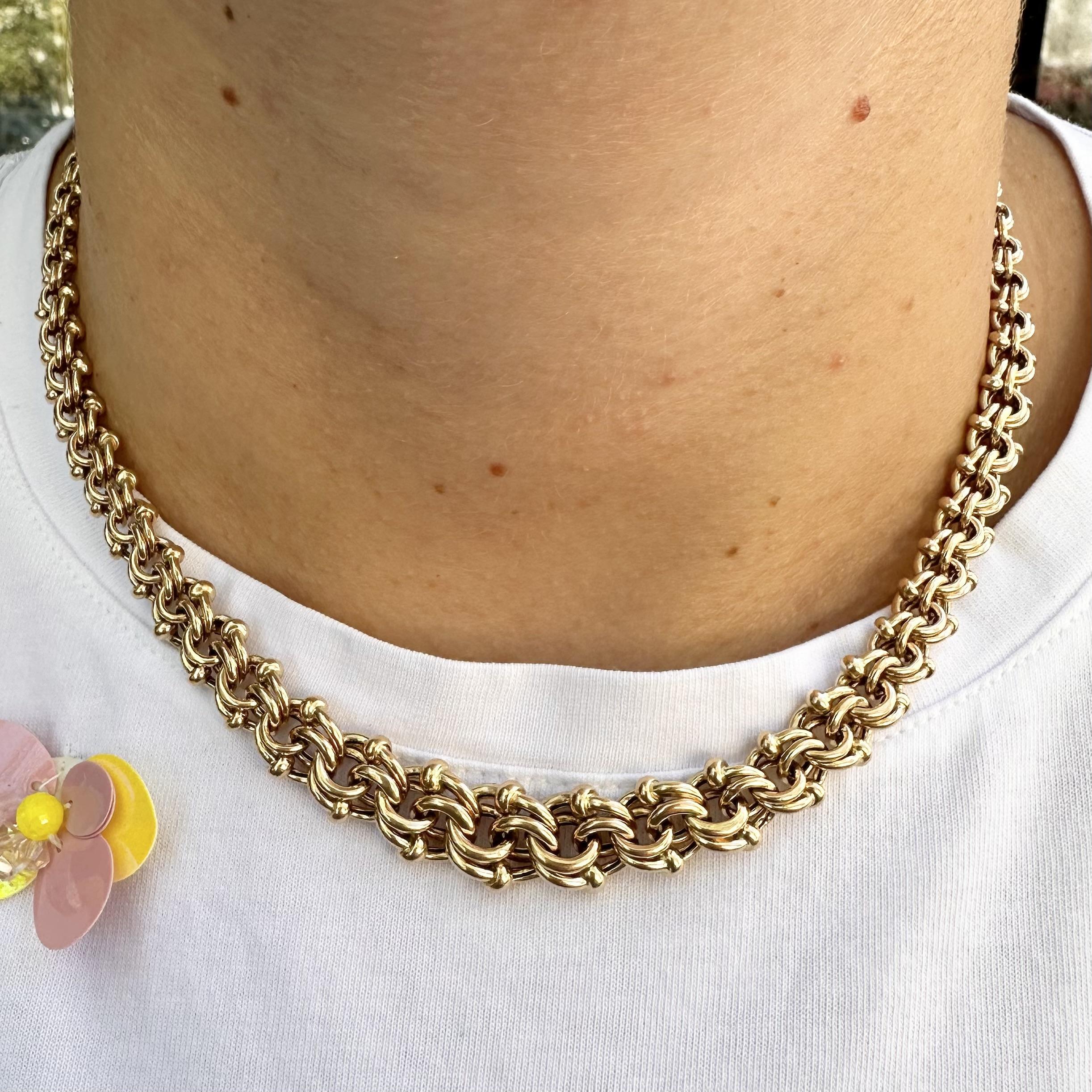 Material: Solid 14k Yellow Gold
Weight: 24.65 Grams
Chain Type: Graduated Interlocking Bead Design Open Link
Chain Length: 17 Inches
Chain Width: Graduated From 7.1mm (0.28