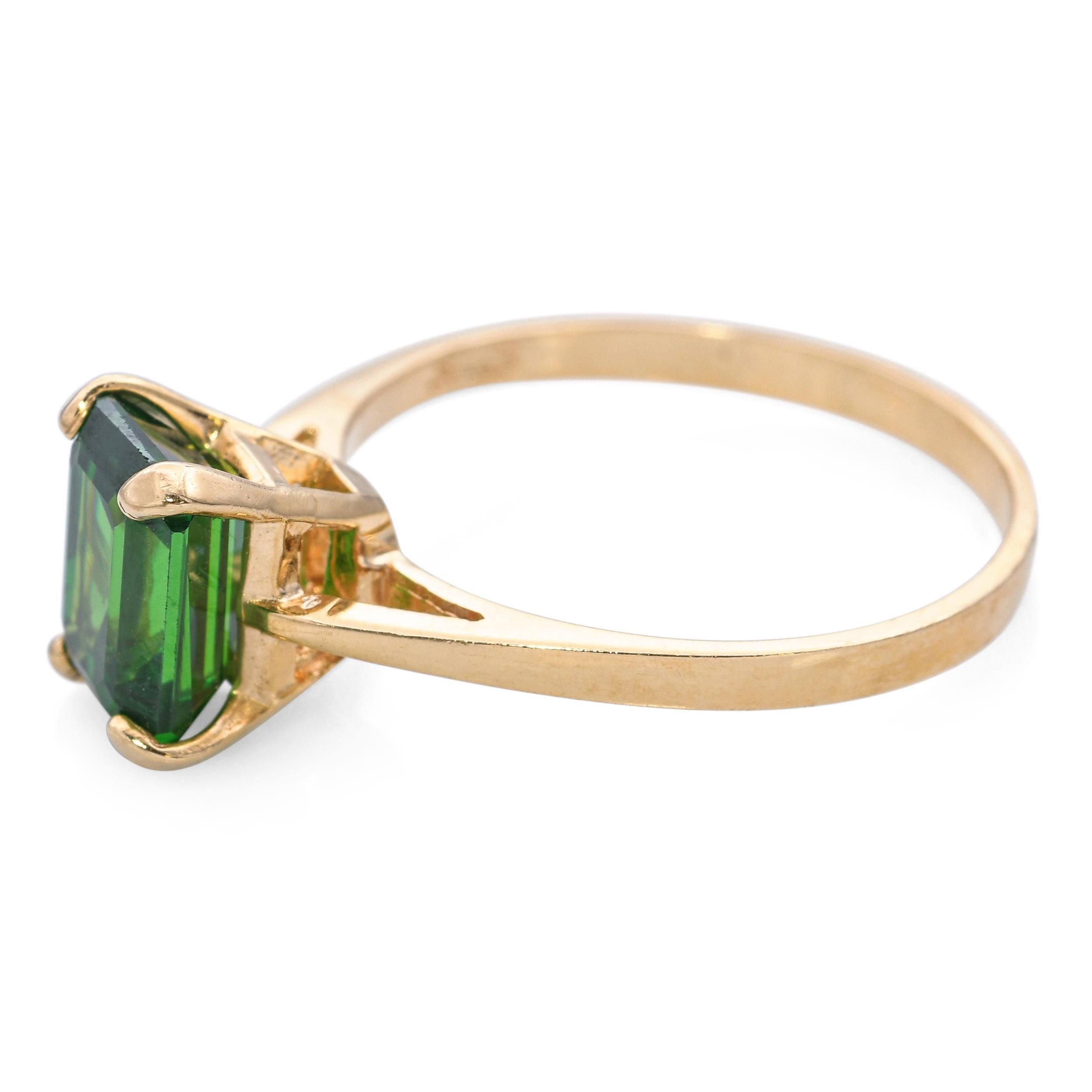 Vintage 14k Yellow Gold 2.12ct Vivid Green Chrome Tourmaline Ring In Good Condition For Sale In New York, NY