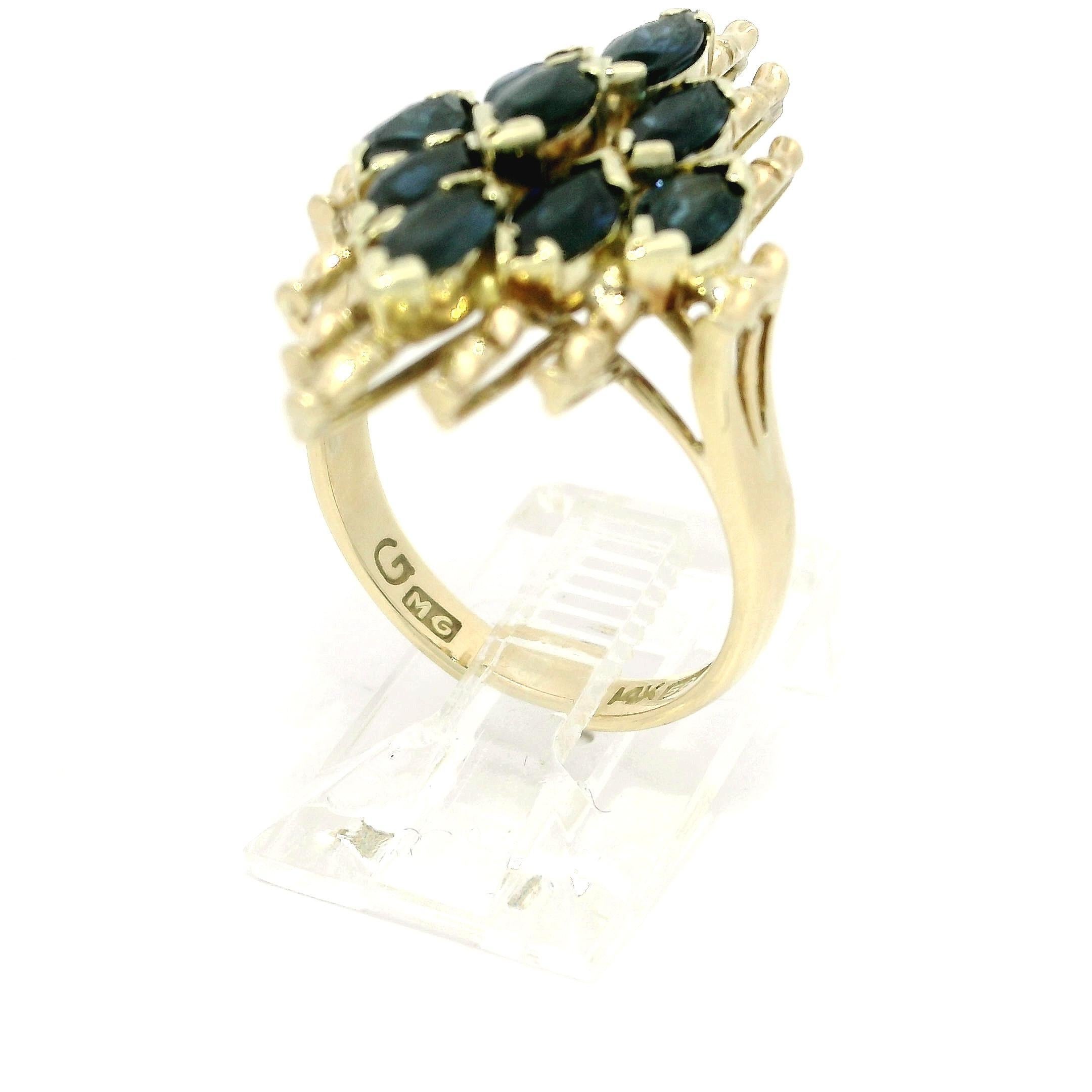 -Stein(e): -
(9) Echte Natursaphire - Marquise-Schliff - Zackenfassung - Farbe Tiefblau - 5 x 3 mm (ca.) - 2,16ctw (ca.)

MATERIAL: Massives 14k Gelbgold
Gesamtgewicht:  6,2 Gramm
Gesamtbreite: 28,6 mm (1,12