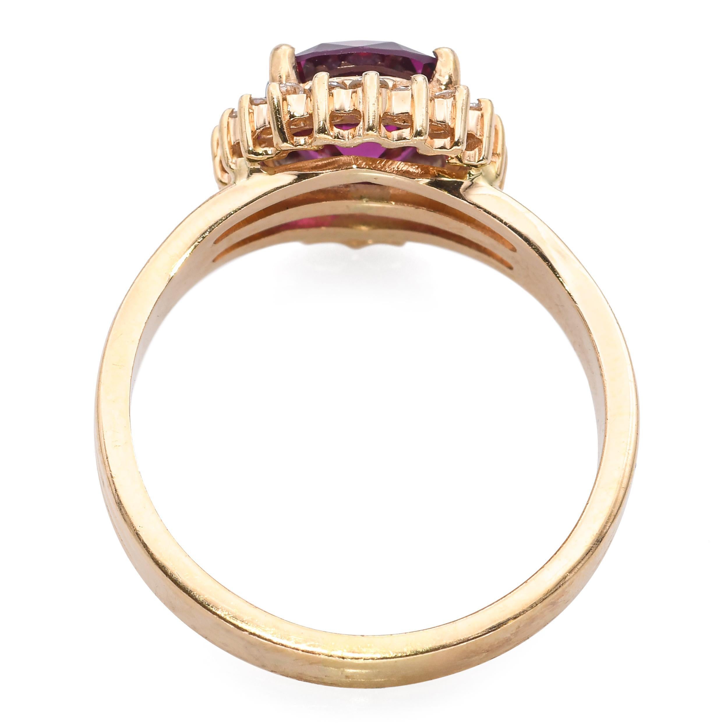 Donna Anello vintage in oro giallo 14k con granato rodolite da 2,30 carati e diamanti a raggiera in vendita