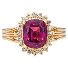 Anello vintage in oro giallo 14k con granato rodolite da 2,30 carati e diamanti a raggiera