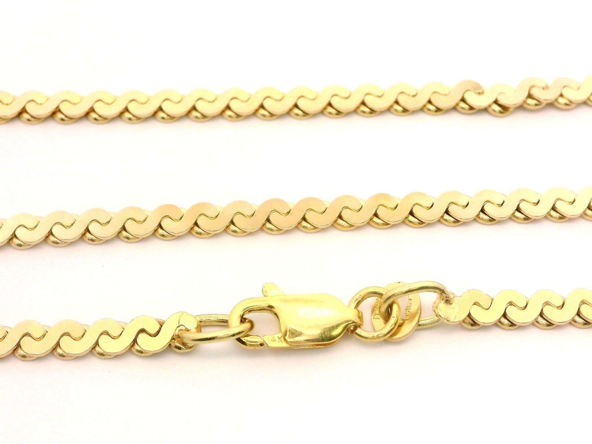 MATERIAL : Or jaune 14K massif
Poids : 23.6 grammes
Type de chaîne : Chaîne à maillons en S 
Longueur de la chaîne : 30 pouces (mesurée à côté de la règle)
Largeur de la chaîne : 2.8 mm (environ)
Fermeture : Fermeture à griffe de homard
Largeur de
