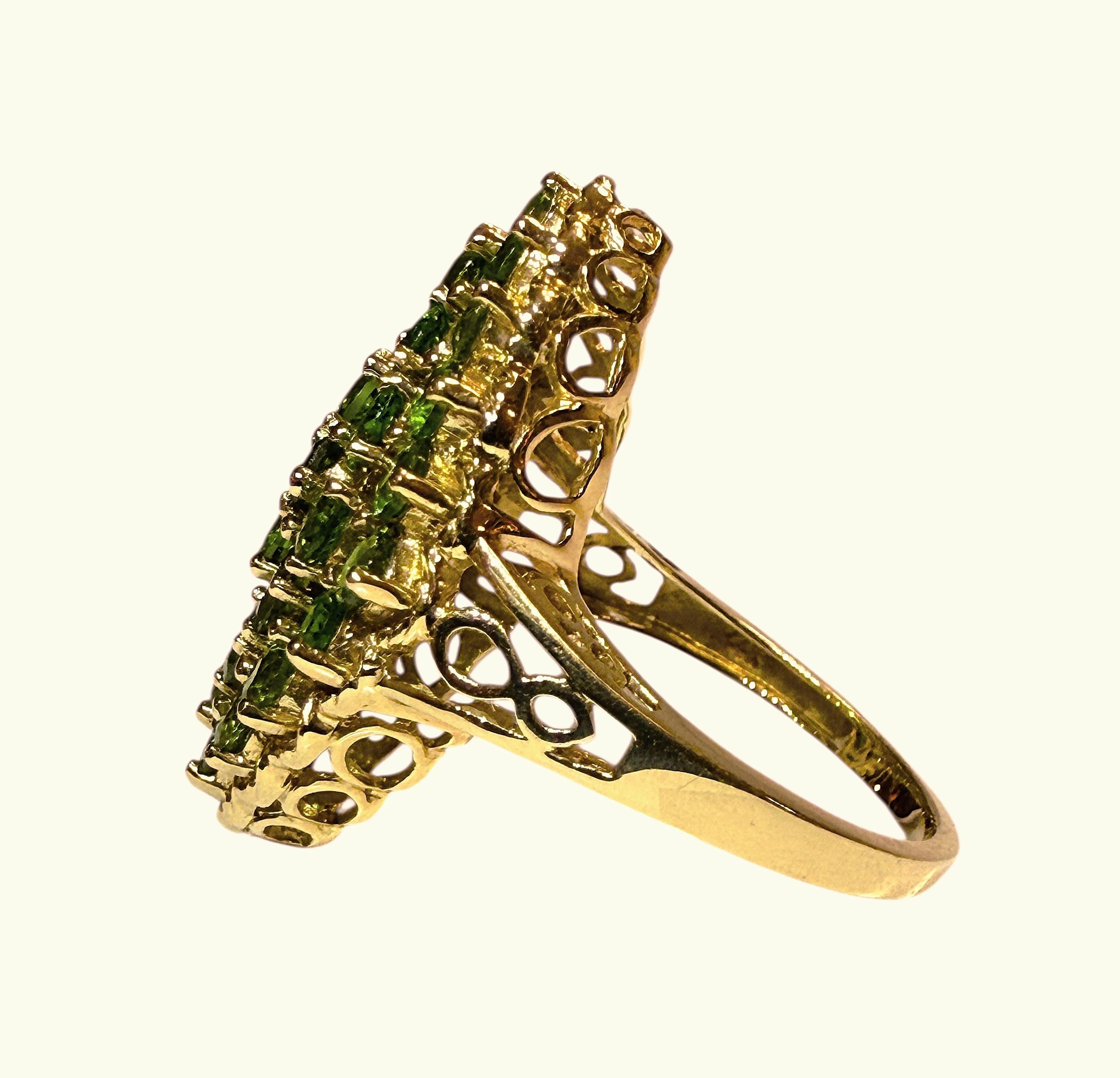 Taglio brillante Anello vintage in oro giallo 14k con crisoprasio taglio pera e diamante da 3,60 carati, misura 7 in vendita