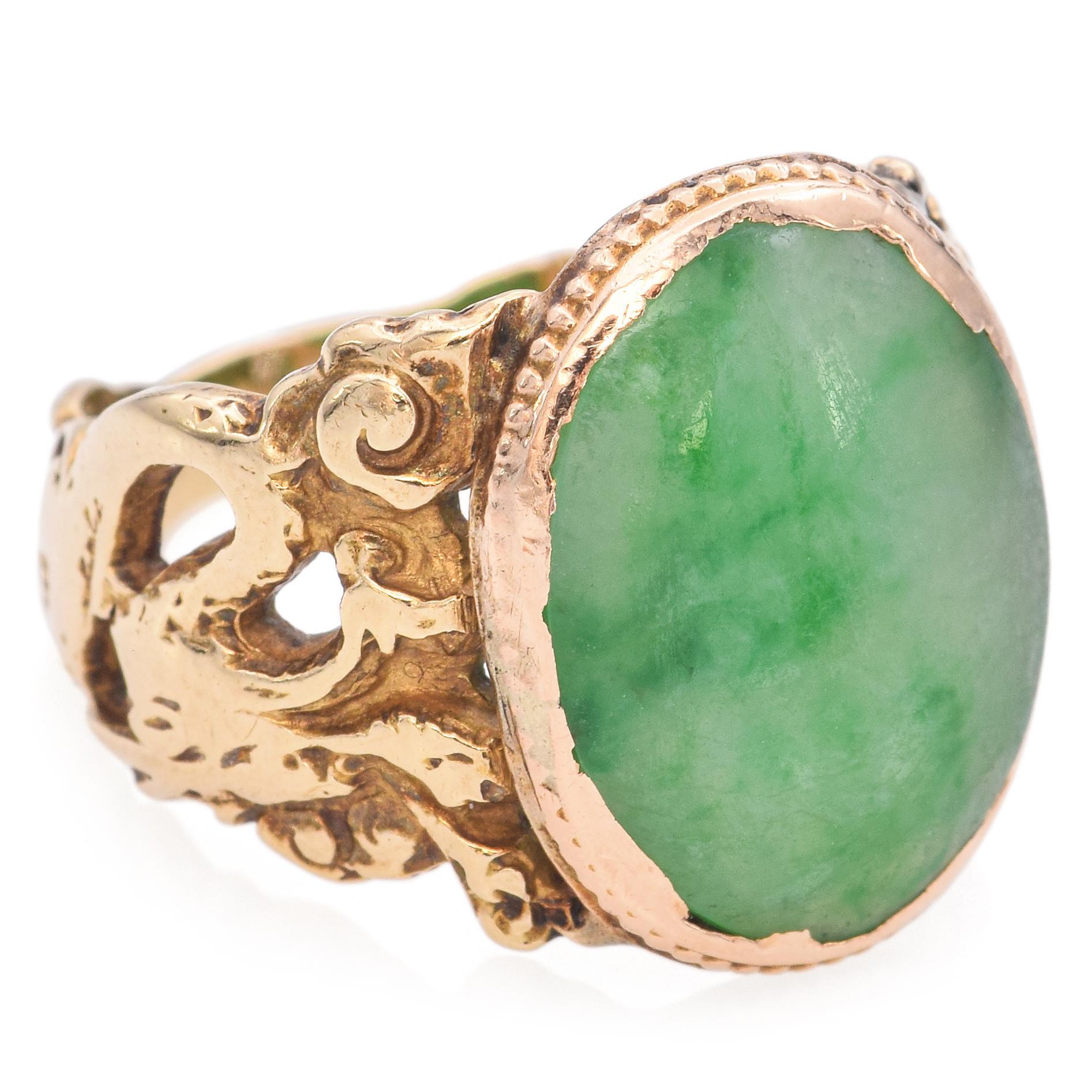 Vintage 14K Yellow Gold 3.7 Carats Green Cabochon Jade Band Ring Size 3.5 For Sale 1