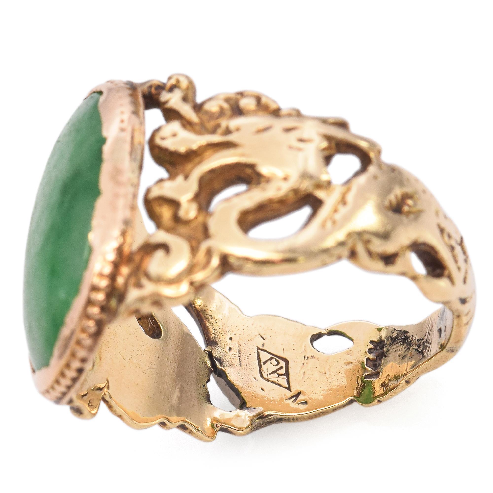 Vintage 14K Yellow Gold 3.7 Carats Green Cabochon Jade Band Ring Size 3.5 For Sale 2