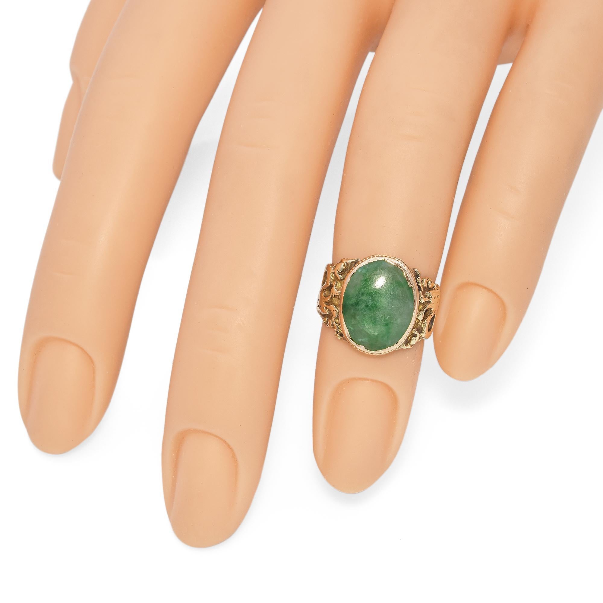 Vintage 14K Yellow Gold 3.7 Carats Green Cabochon Jade Band Ring Size 3.5 For Sale 3