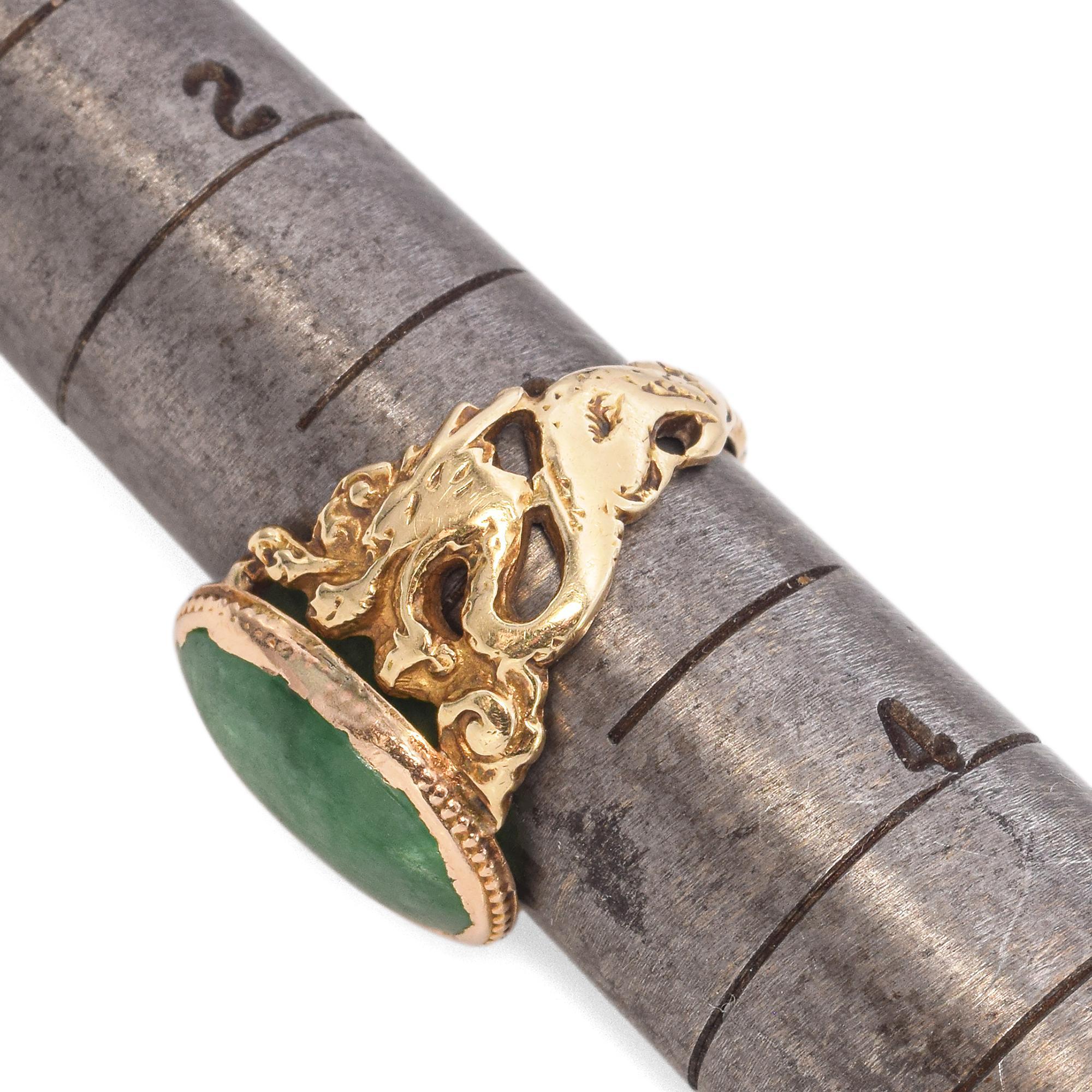 Vintage 14K Yellow Gold 3.7 Carats Green Cabochon Jade Band Ring Size 3.5 For Sale 4