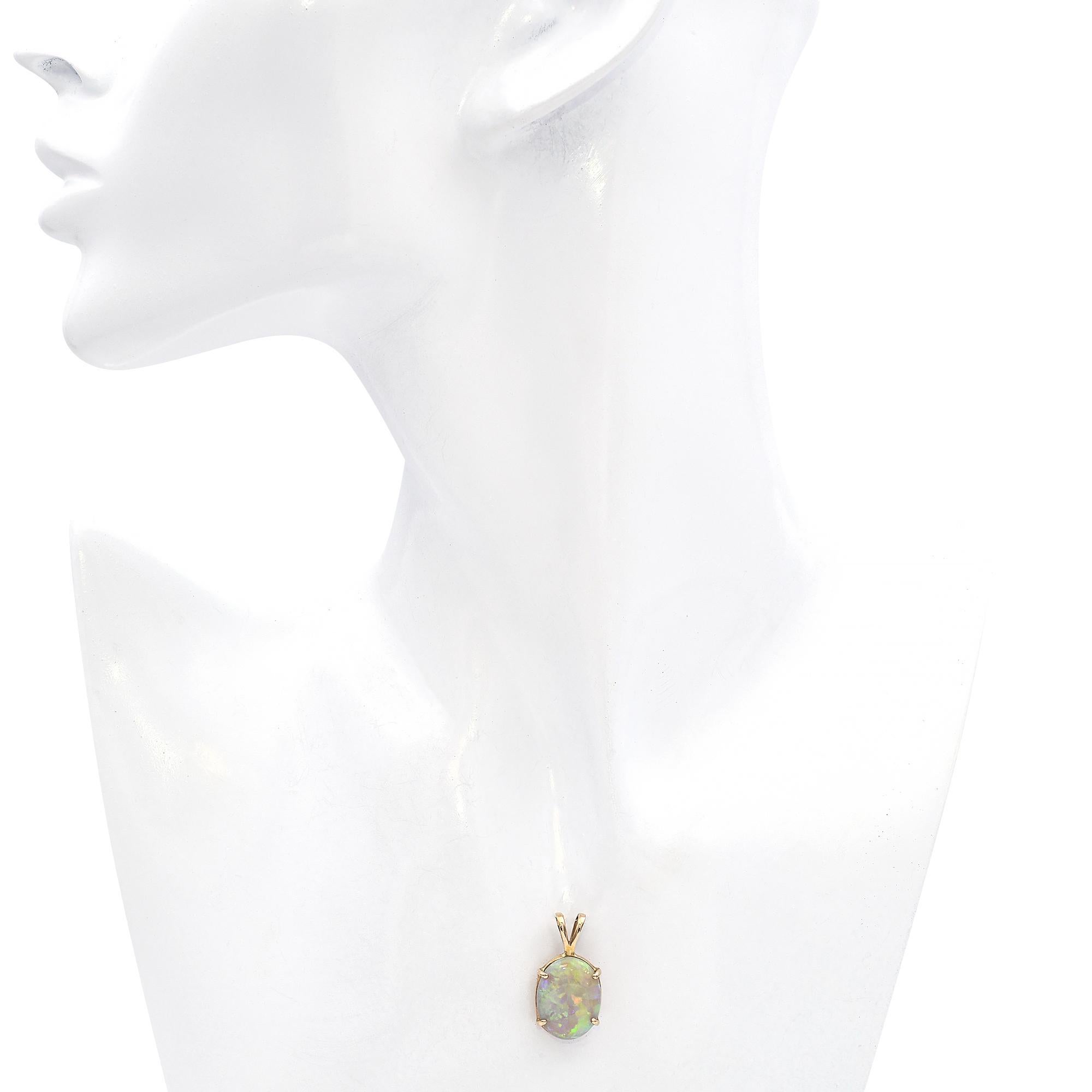 Colgante vintage de oro amarillo de 14k con ópalo australiano de 3,87 ct Cabujón en venta