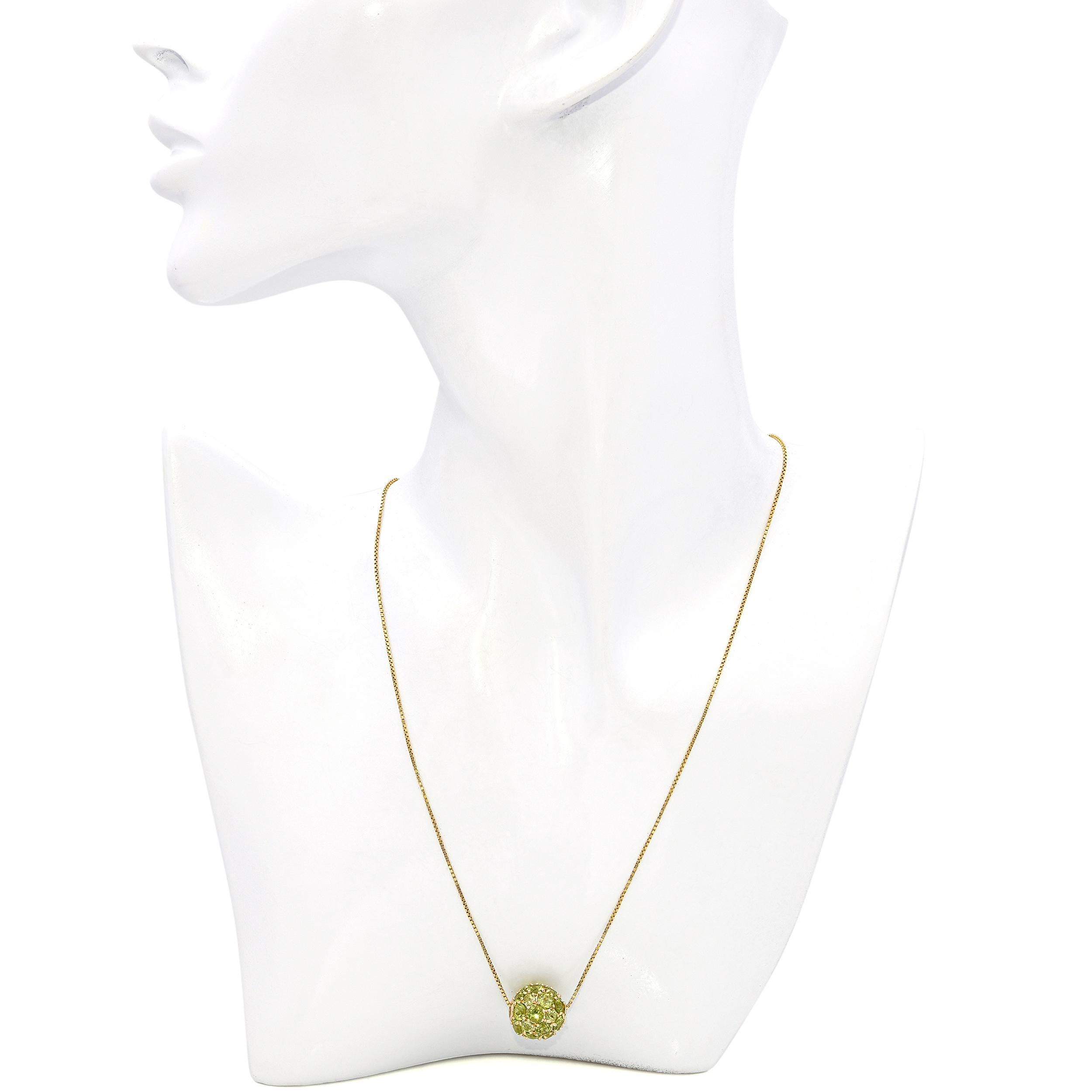 Taglio rotondo Vintage By in oro giallo 14k, collana con ciondolo a sfera con peridoto da 6,01 carati in vendita