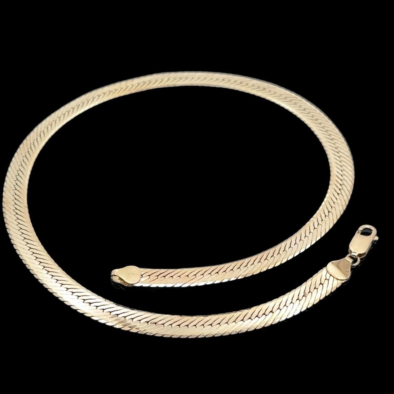 Material: Solid 14k Yellow Gold
Weight: 24.7 Grams
Chain Type: Polished Flat Herringbone Link
Chain Length: 16 Inches
Closure: Sturdy Lobster Claw
Overall Width: 7.19mm (approx.)
Thickness: 0.92mm (approx.)
Loop End Dimensions: 7.28mm (width) -