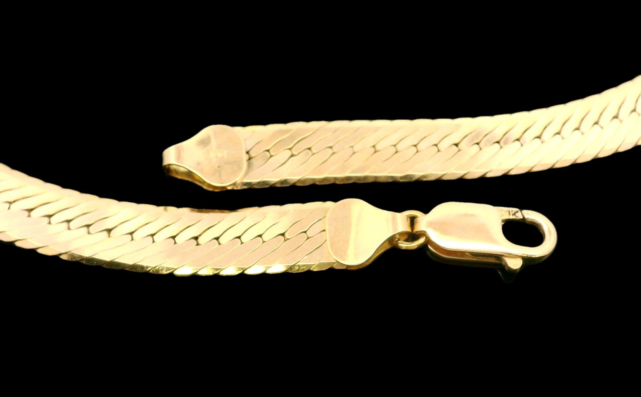 Women's or Men's Vintage 14k Yellow Gold 7.19mm Wide Flat Herringbone Chain Chocker Necklace