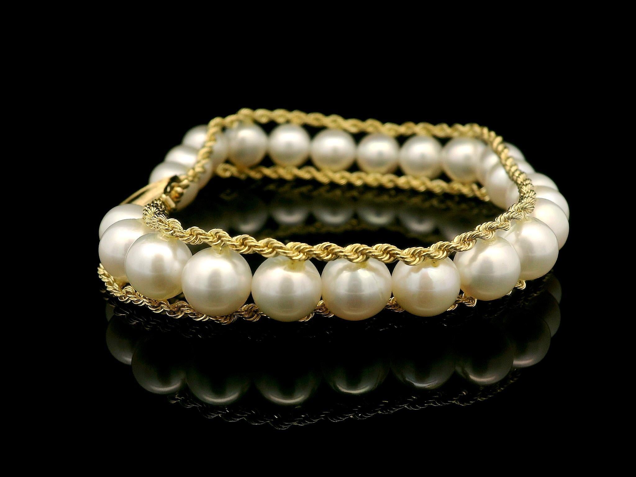 --Stone(s):--
(23) Genuine Cultured Pearls - Round Bead Shape - White Color - 6.6-7.2mm (approx.)

Material: 14K Solid Yellow Gold
Weight: 15.70 Grams
Type: 2 Rope Link w/ Pearl Line In Center
Clasp: Box Clasp w/ Safety Latch
Size: Measures 7 Inches
