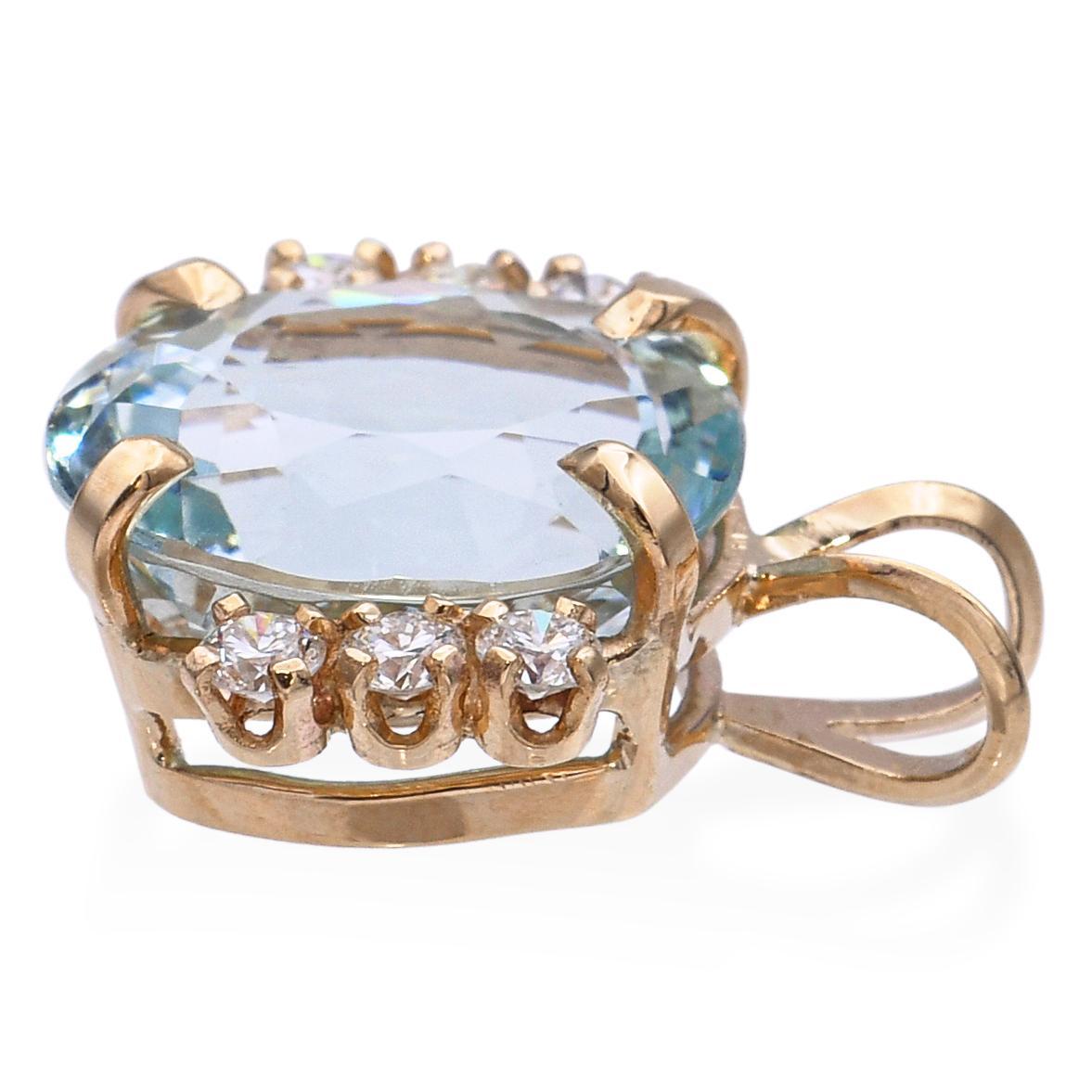 Ciondolo vintage in oro giallo 14k con acquamarina e diamanti da 7,9 carati In condizioni buone in vendita a New York, NY
