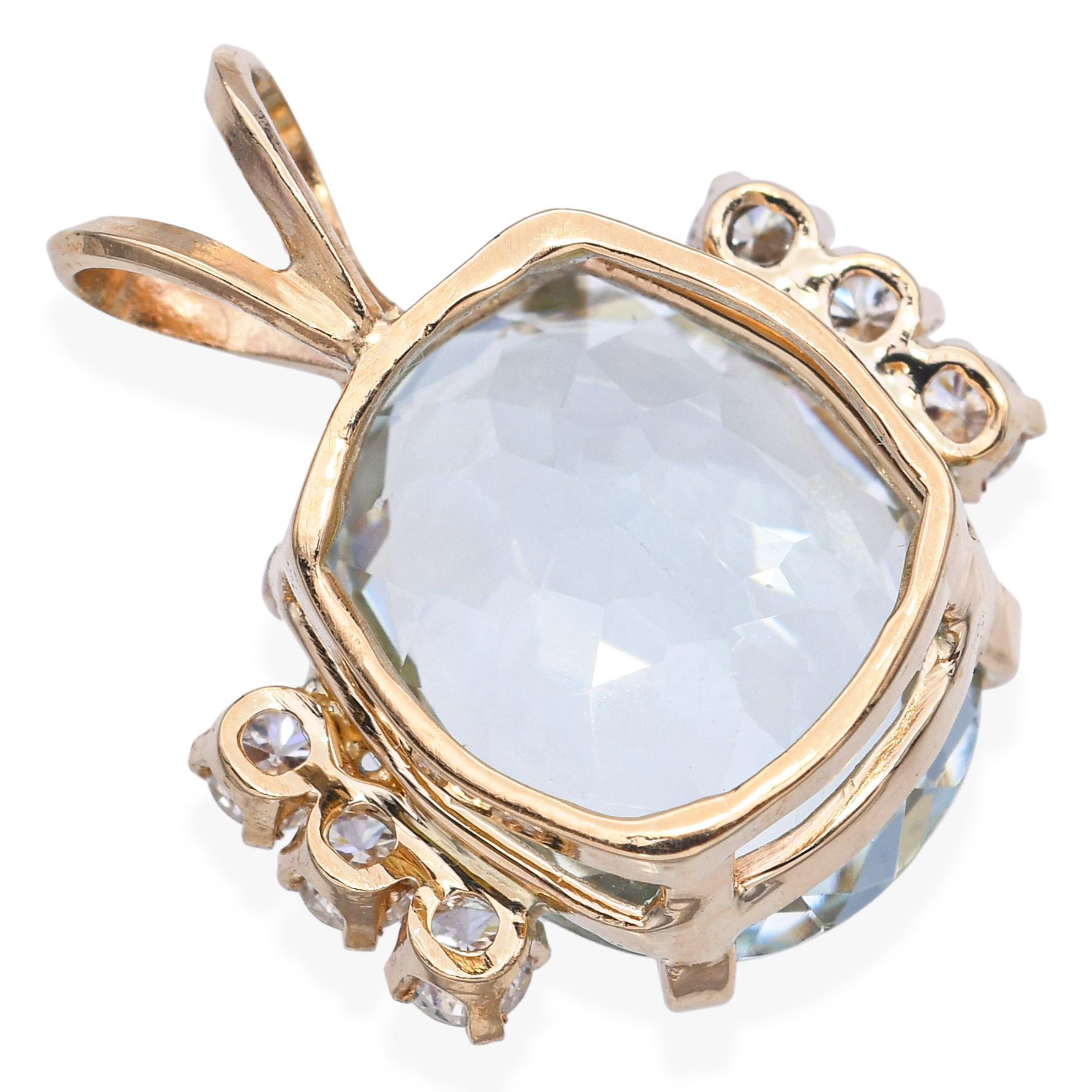 Donna Ciondolo vintage in oro giallo 14k con acquamarina e diamanti da 7,9 carati in vendita