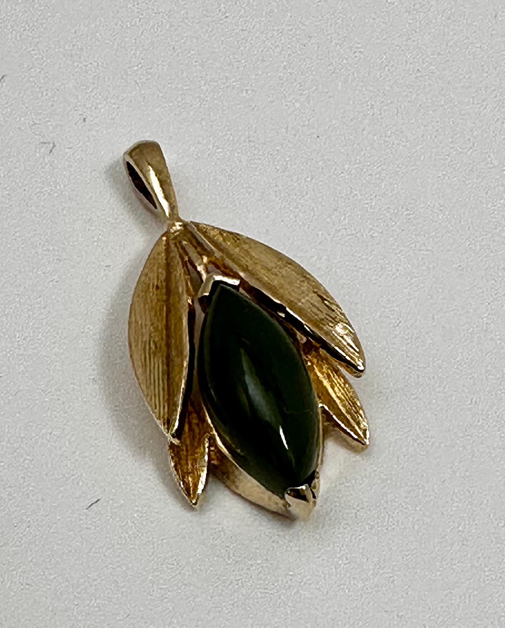 Vintage 14k Yellow Gold 7mm x 14mm Marquise Green Jade 1/2