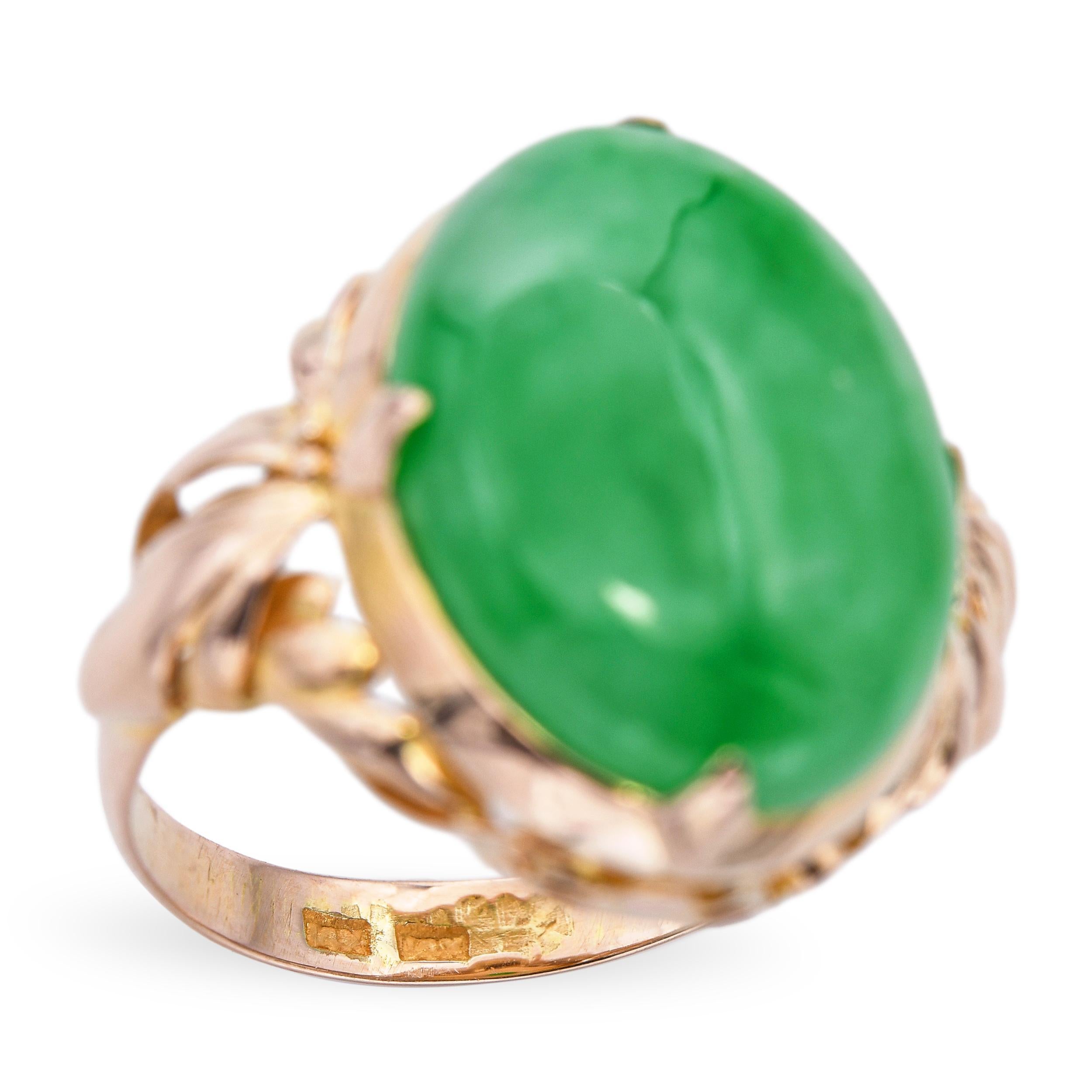 Anello d'epoca in oro giallo 14k con giada verde da 8,45 carati in vendita 2