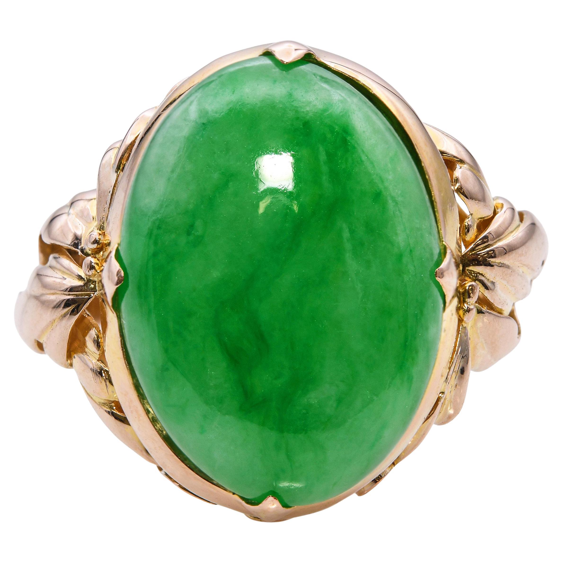 Anello d
epoca in oro giallo 14k con giada verde da 8,45 carati