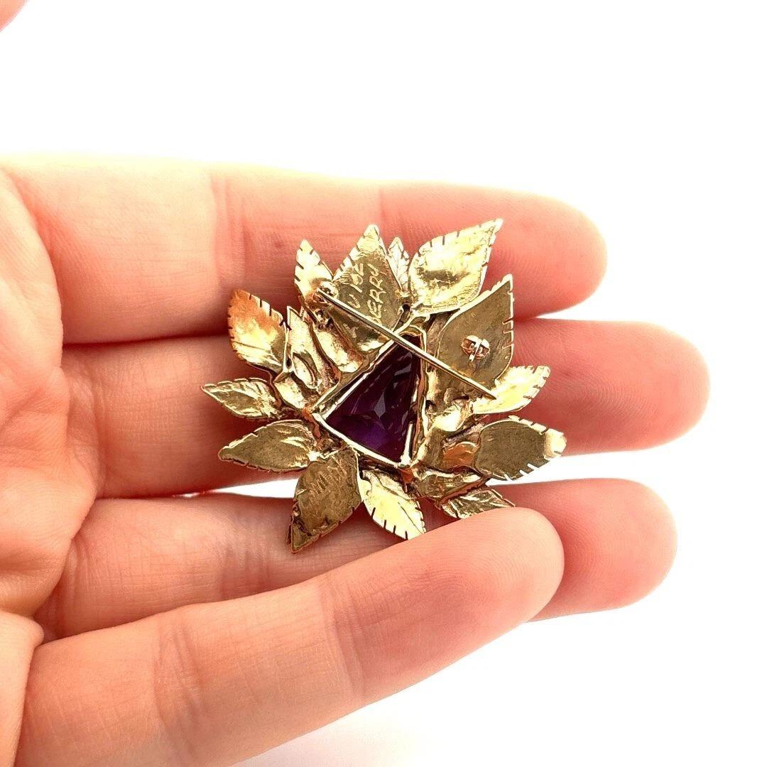 Brilliant Cut Vintage 14K Yellow Gold 9 Carat 13.04 Grams Trillion Amethyst Leaf Brooch For Sale