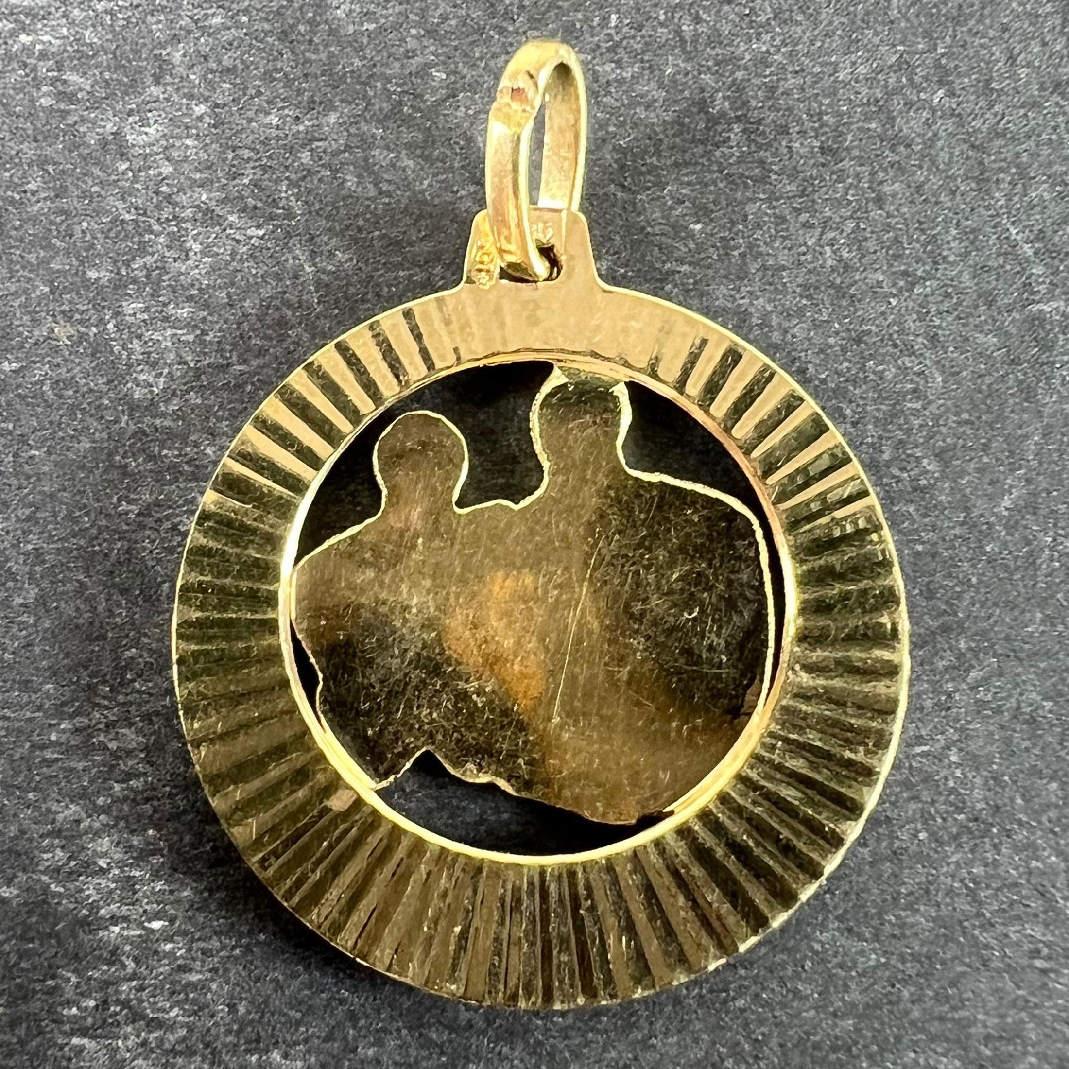 Vintage 14K Yellow Gold Abstract Art Couple Pendant Medal In Good Condition For Sale In London, GB