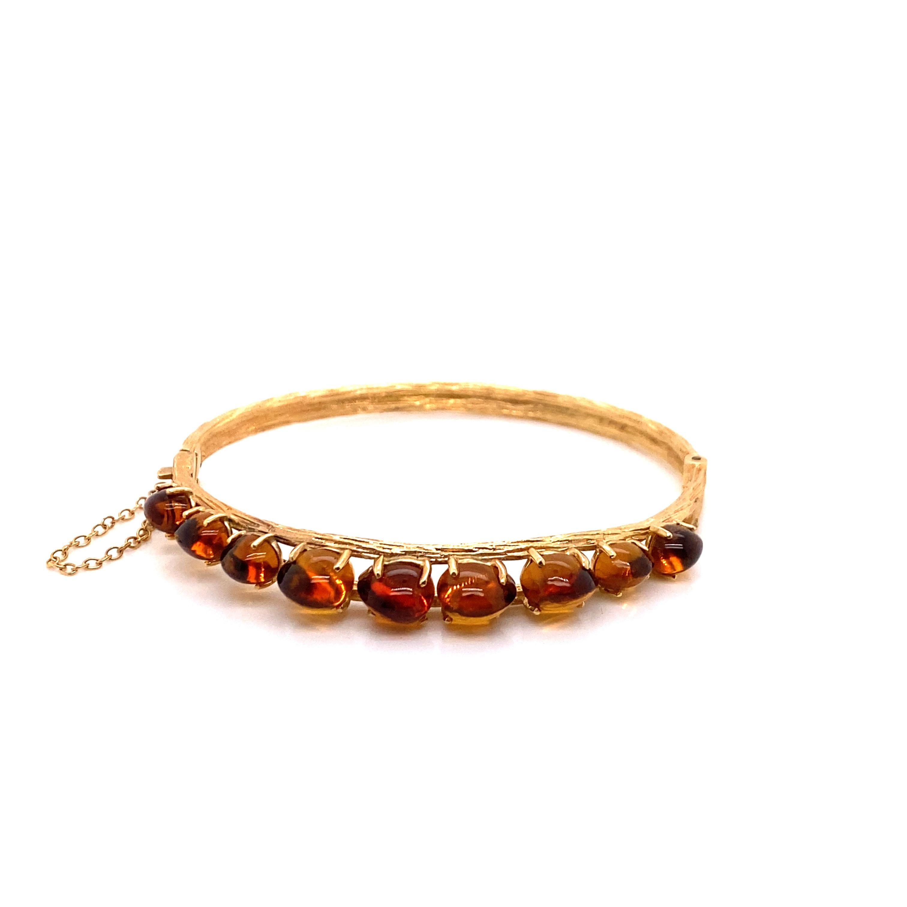 Taille cabochon Bracelet jonc vintage en or jaune 14 carats et ambre en vente