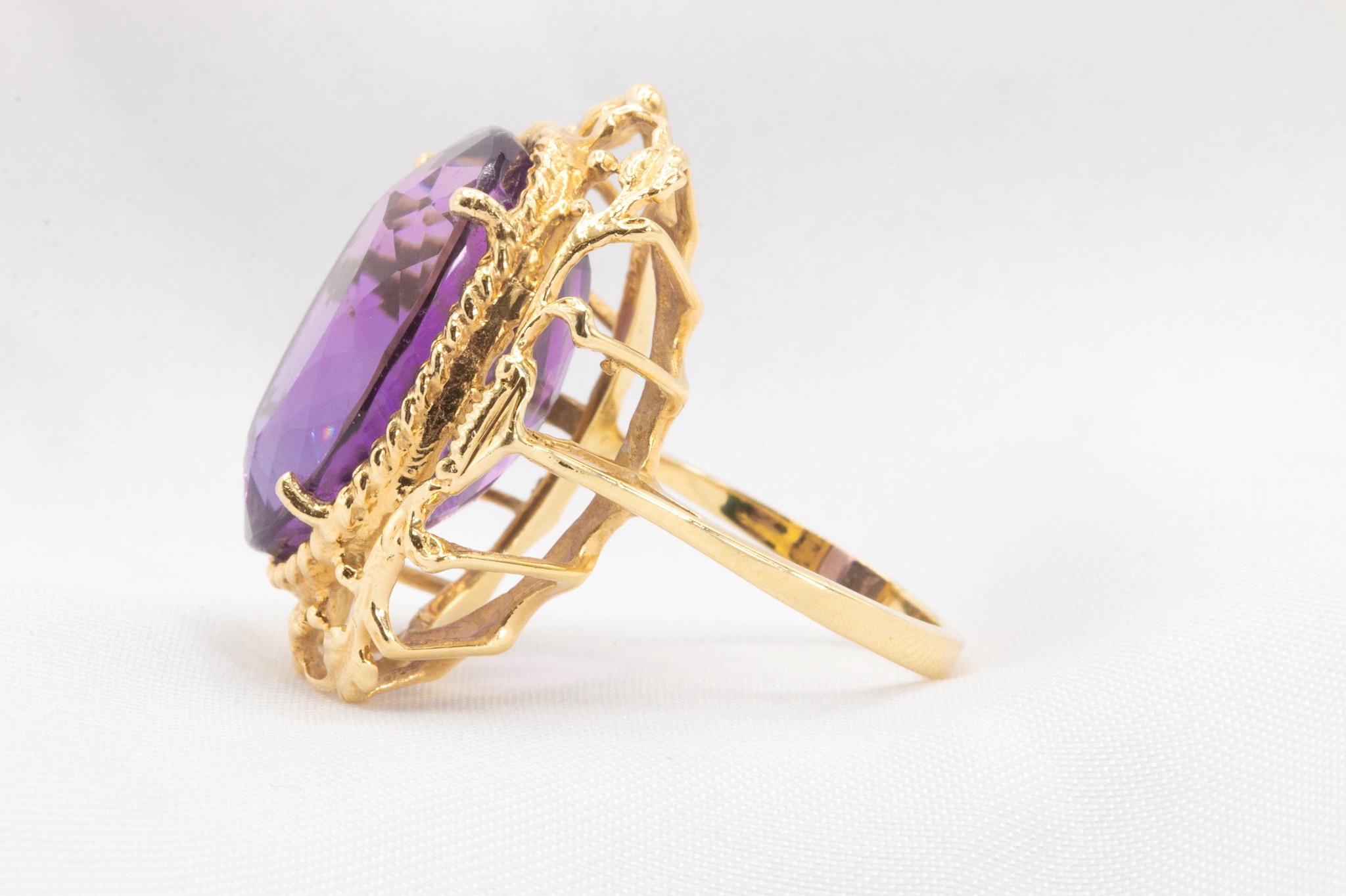 Oval Cut Vintage 14k Yellow Gold Amethyst Cocktail Ring For Sale